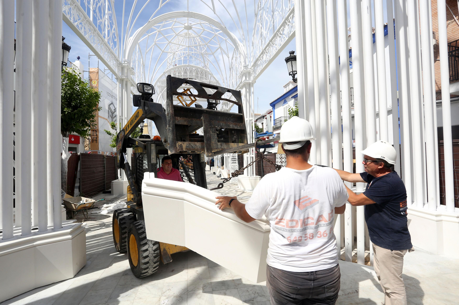 Imágenes de los preparativos en almonte y el Rocío para la venida de la Virgen