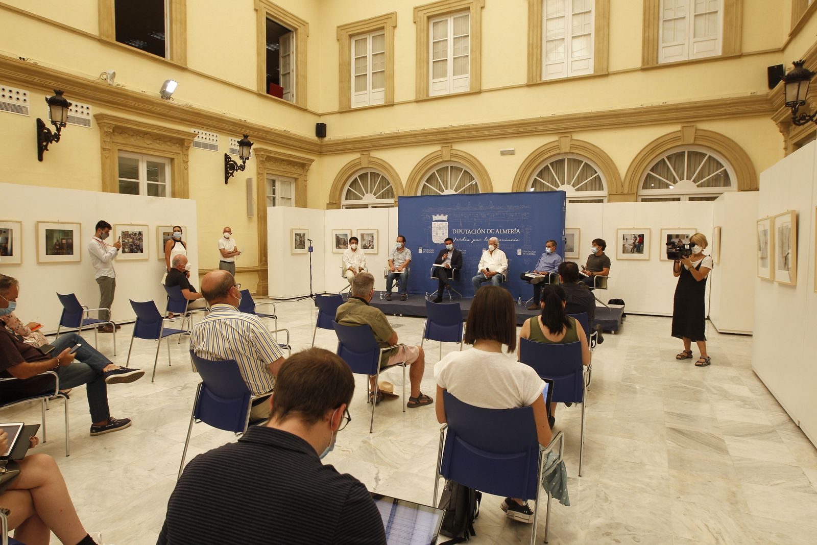 Presentación del libro "La Chanca en Color", del fotógrafo almeriense Carlos Pérez Siquier