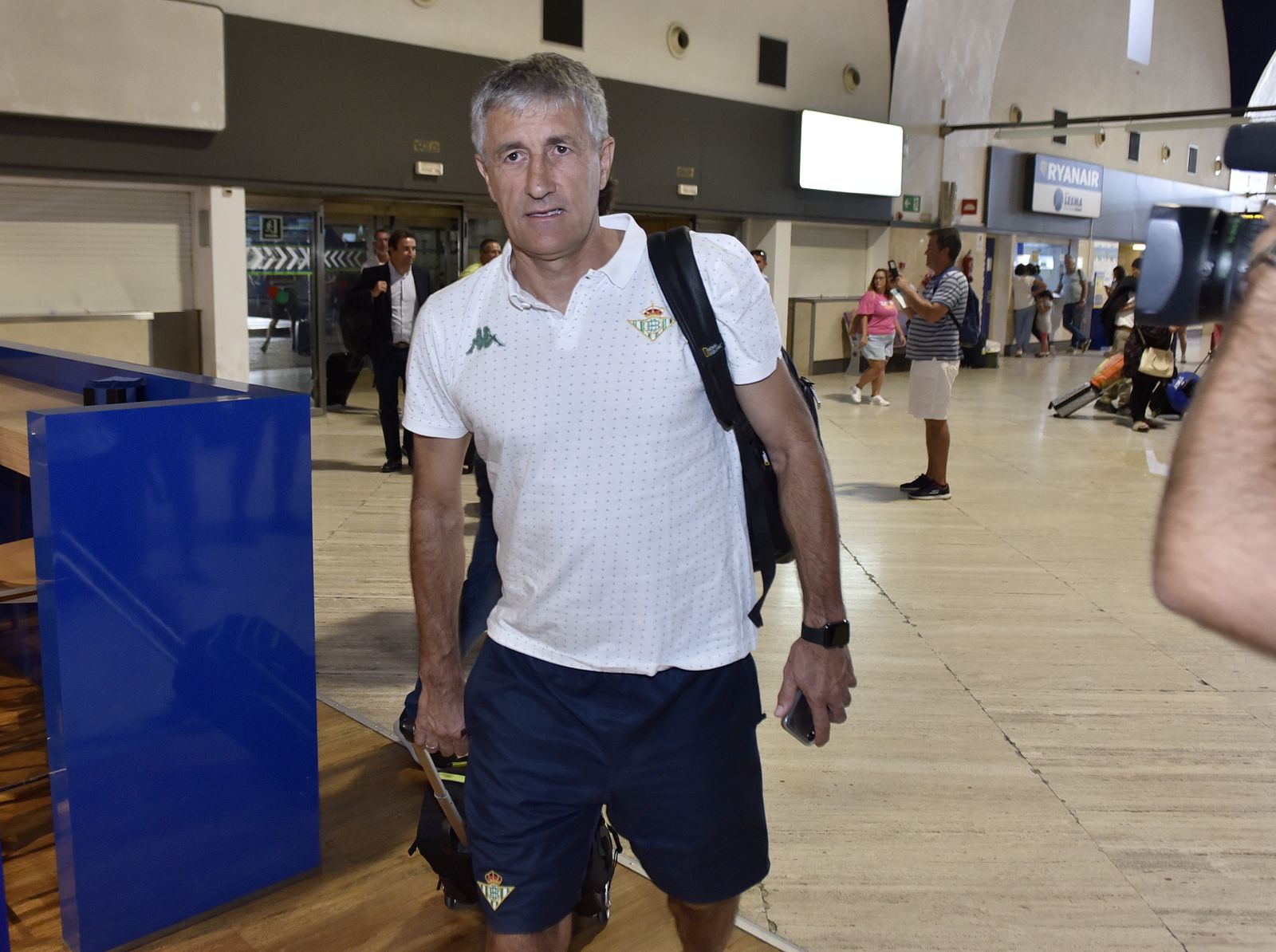Quique Setién, en el aeropuerto de San Pablo.