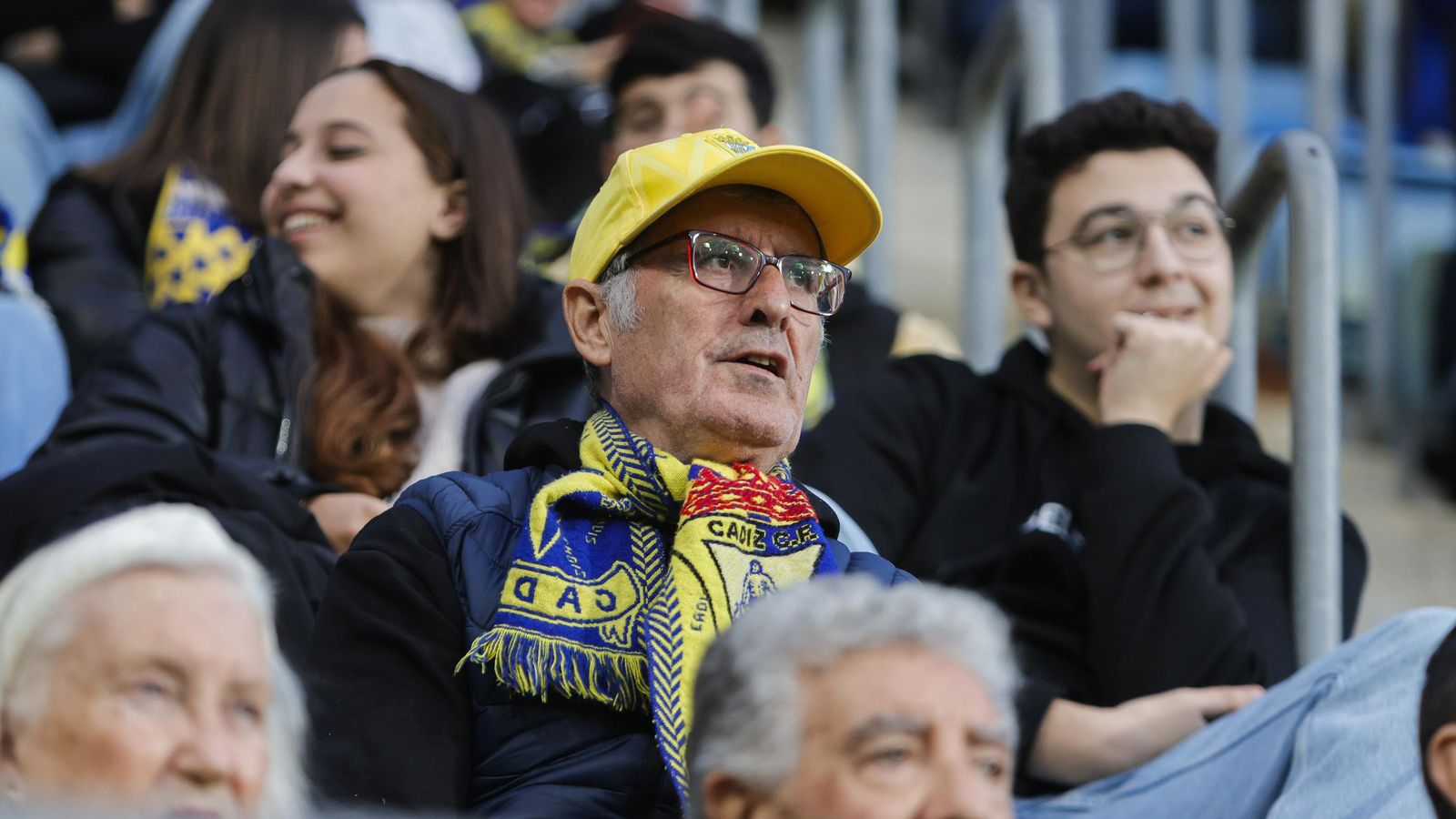 Búscate entre las fotos del partido de fútbol Cádiz CF - Albacete Balompié