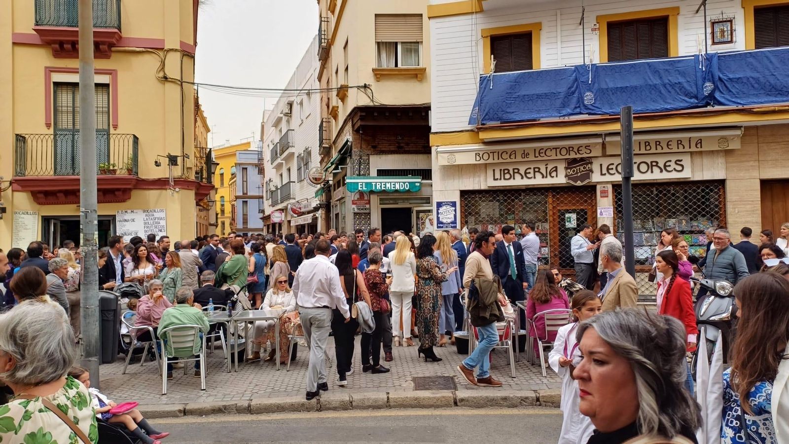 Gran animación en El Tremendo a mediodía del Domingo de Ramos.