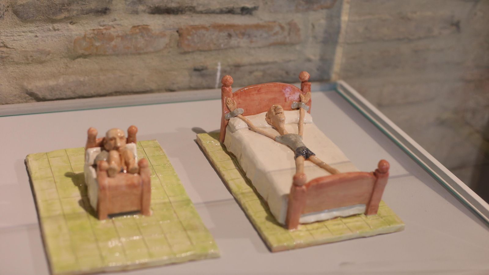 Obra inspirada en el lecho de Procusto.