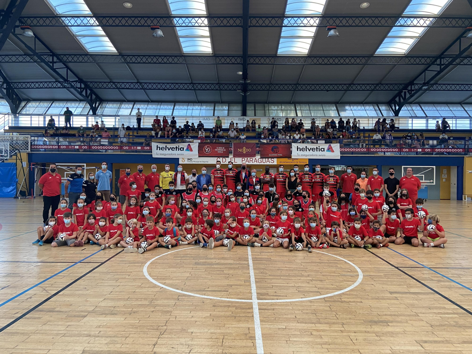 Imagen de la presentación oficial del Helvetia Balonmano Prointegrada.