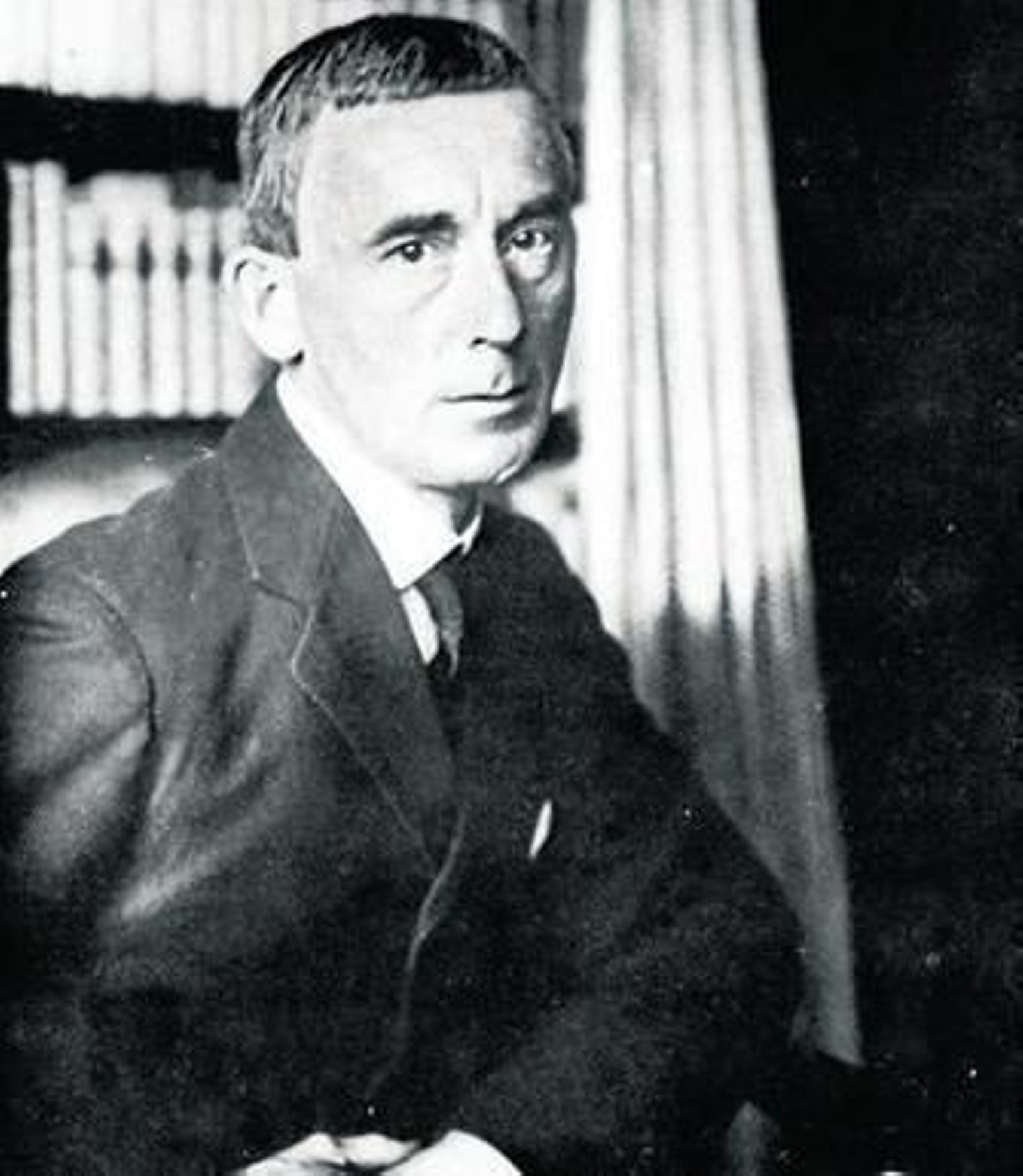 El escritor Hugo Ball (1886-1927).