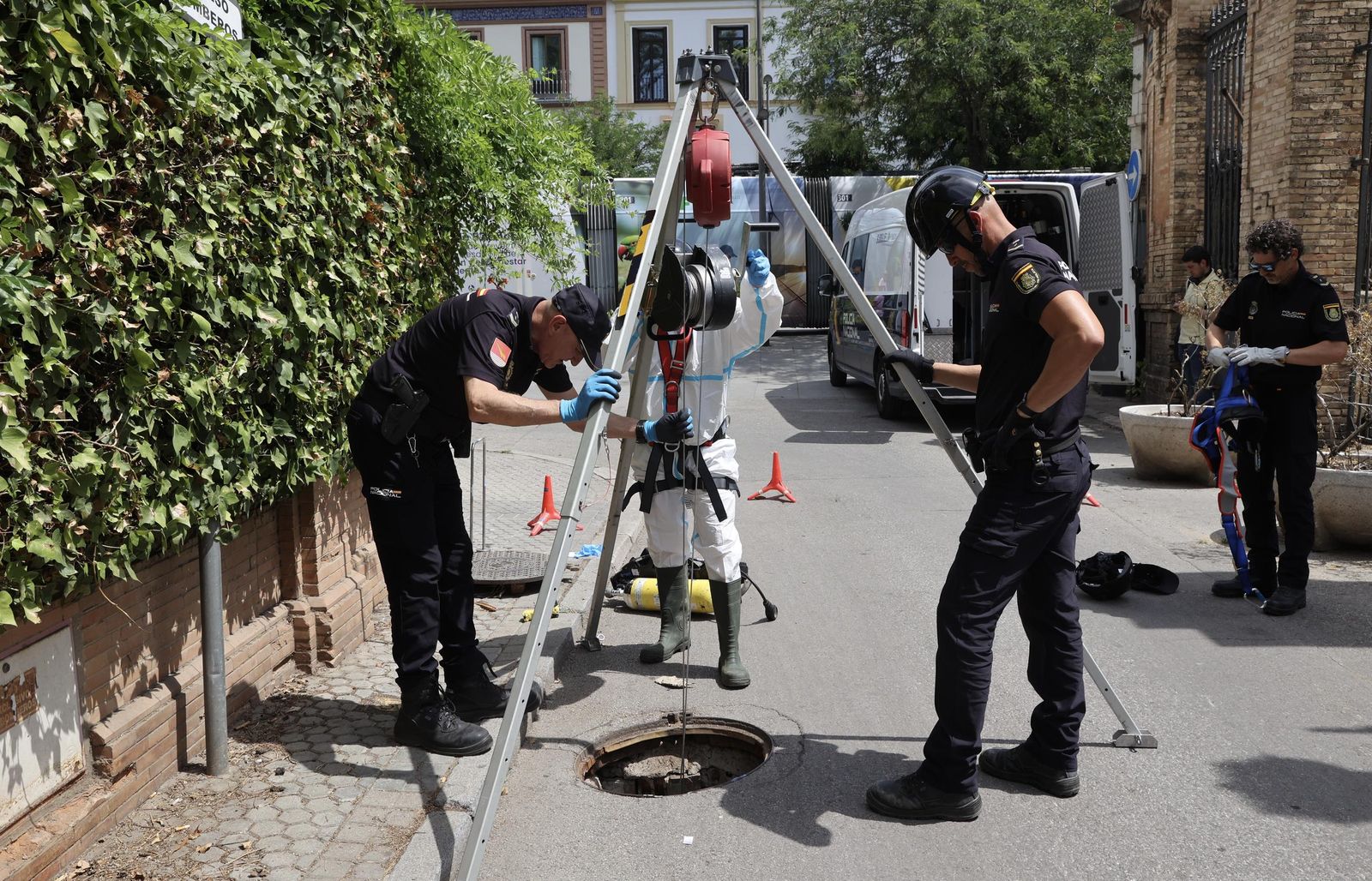 Policía Nacional hace inspecciones del subsuelo y con los perros para la ONU