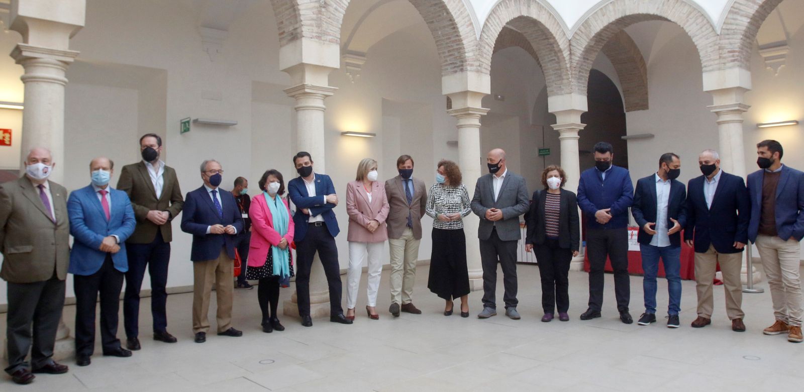 Representantes institucionales, antes del inicio del congreso de CCOO.
