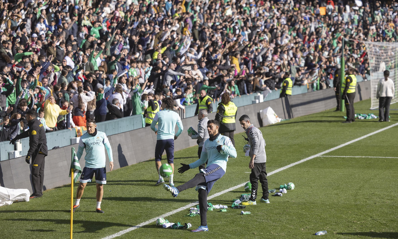 El entrenamiento del Betis a puerta abierta, todas las fotos