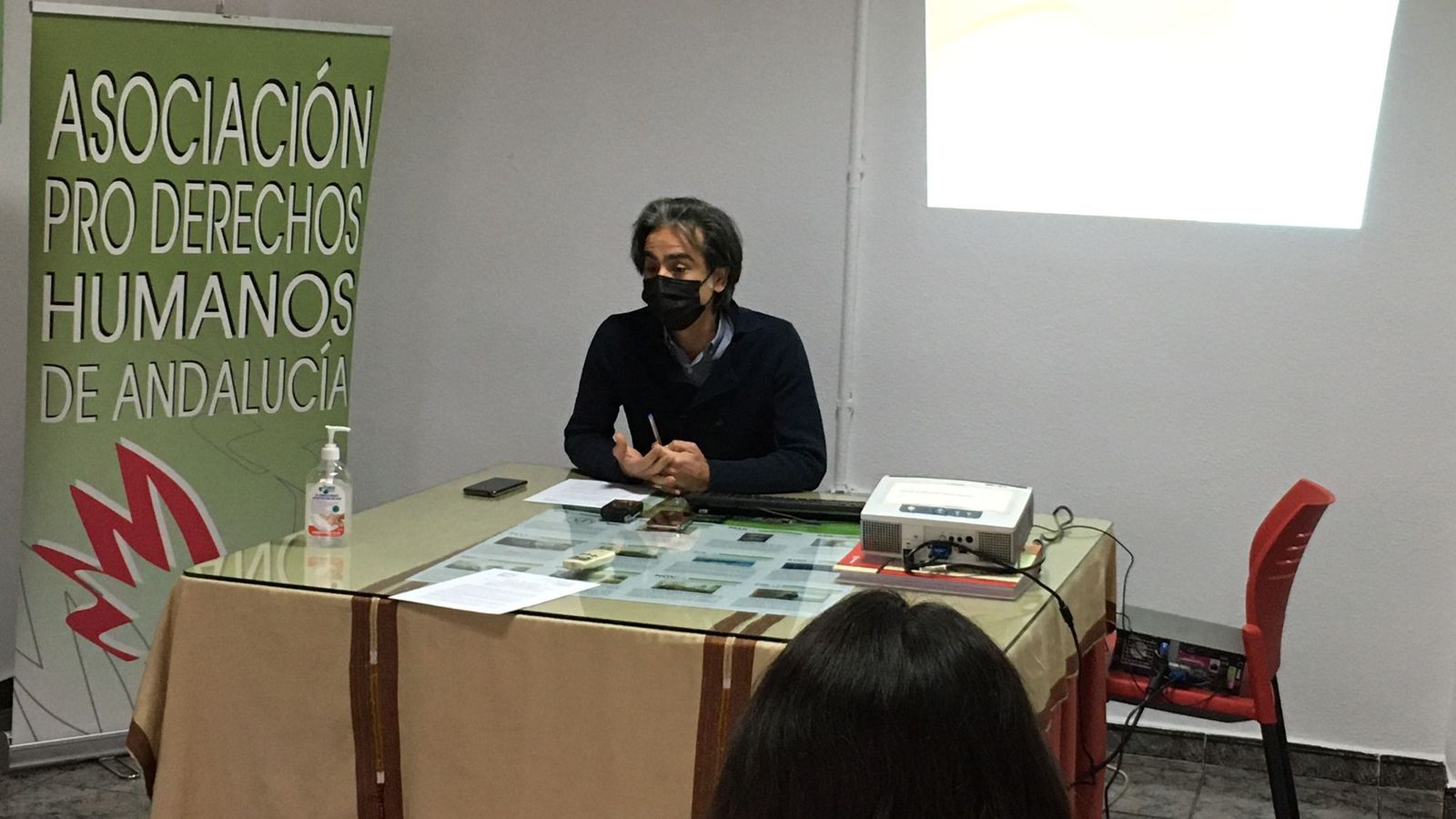 Presentación del documento '20 años de asesoría  jurídica en contextos de exclusión' de la Apdha Córdoba.