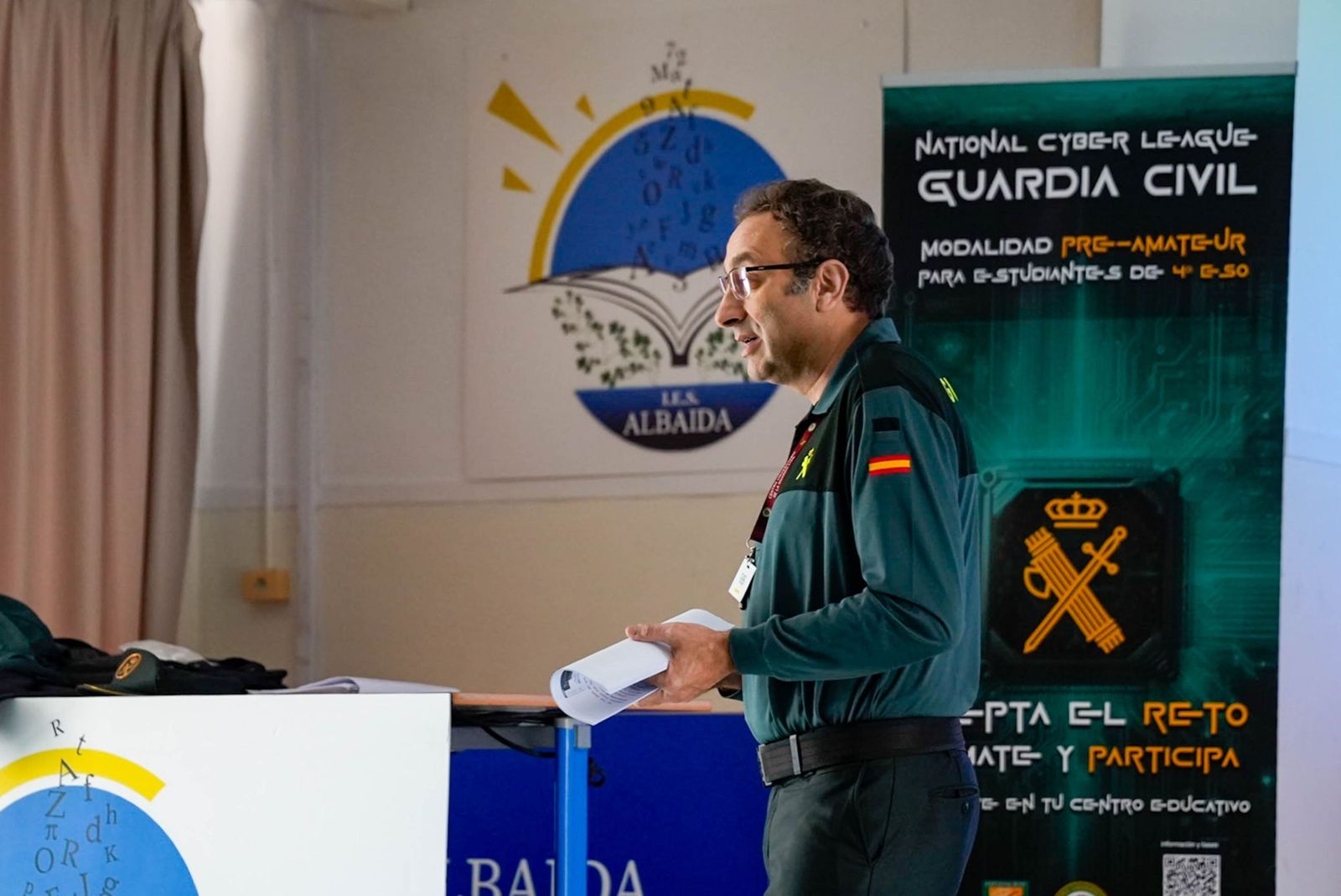 Las imágenes de la Ciberliga de la Guardia Civil en el IES Albaida