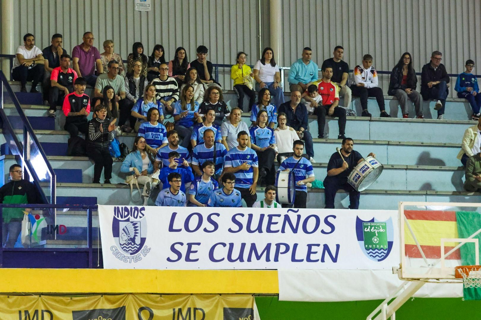 La afición celeste estuvo presente en el desplazamiento a tierras sevillanas en la visita al líder de la categoría de plata.