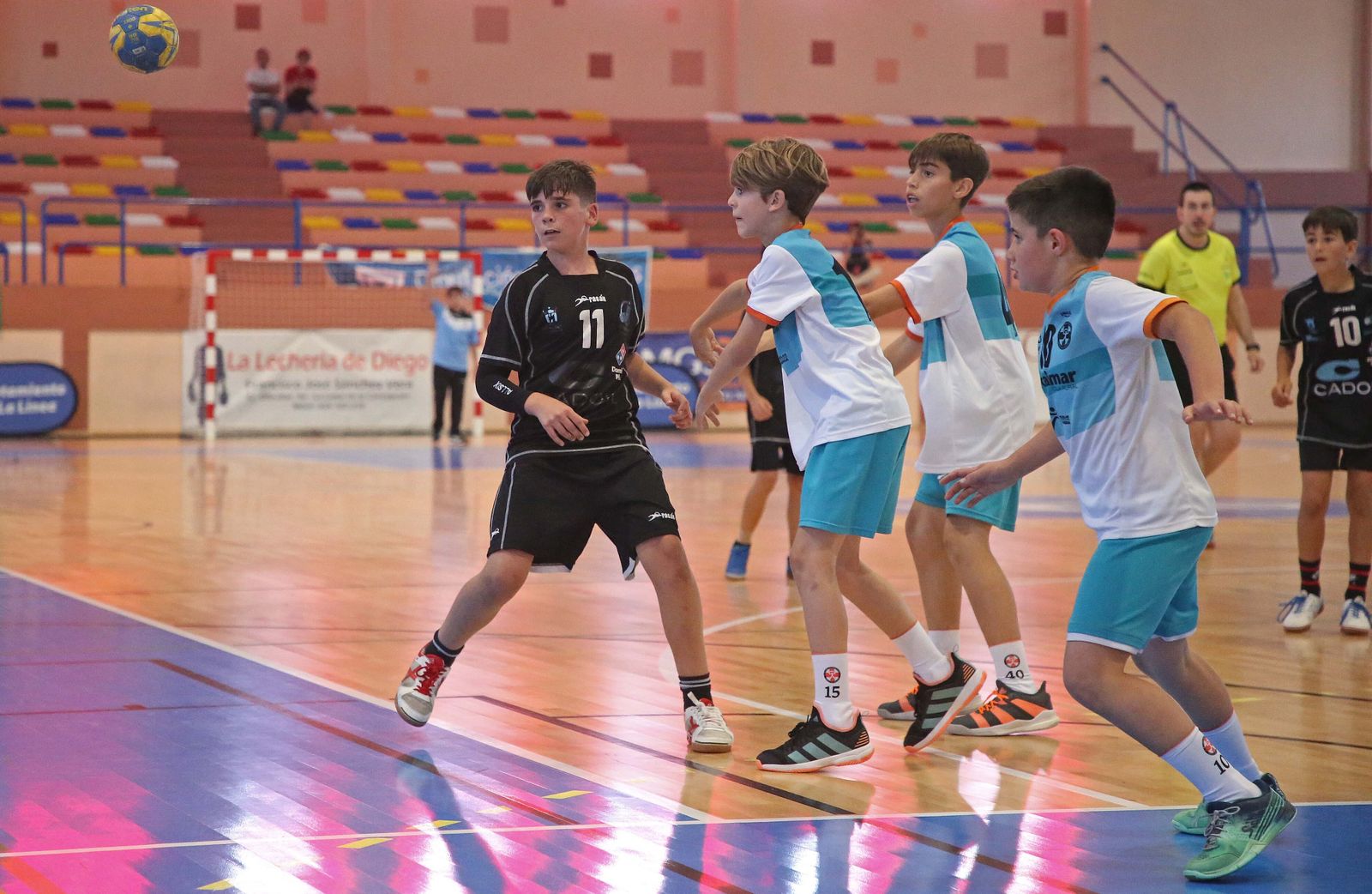 Fotos de la jornada inaugural del CADEBA alevín de balonmano en La Línea