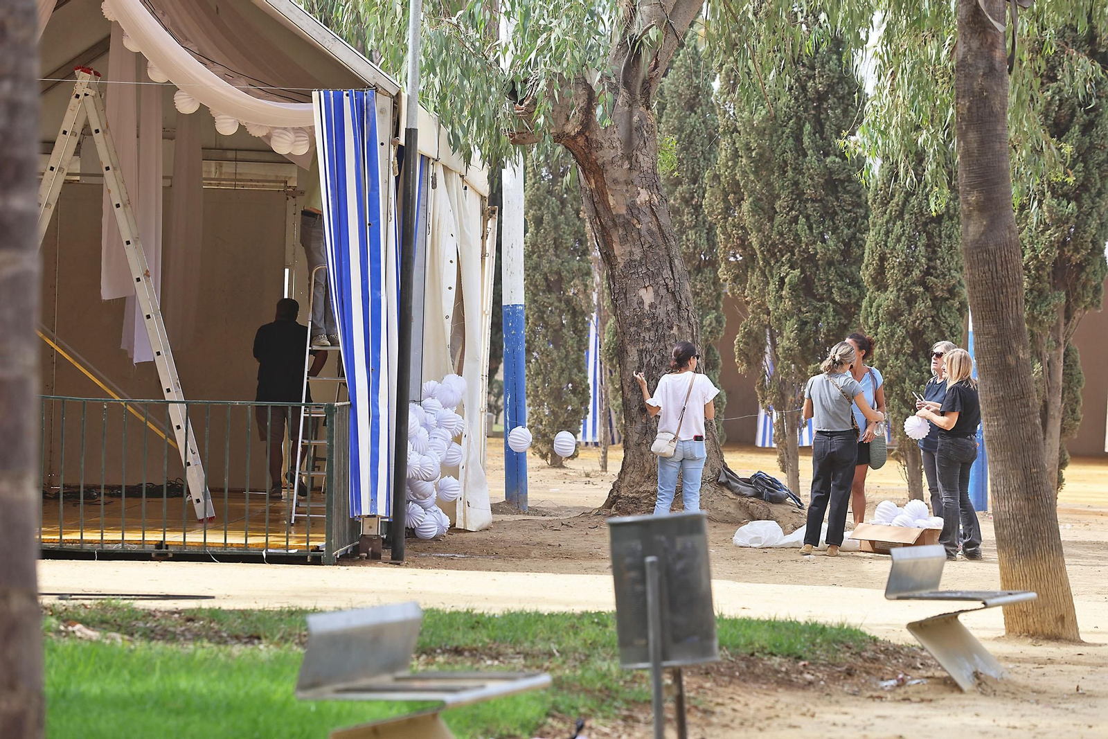 Imágenes de los preparativos en el recinto de la Feria del Caballo 2024
