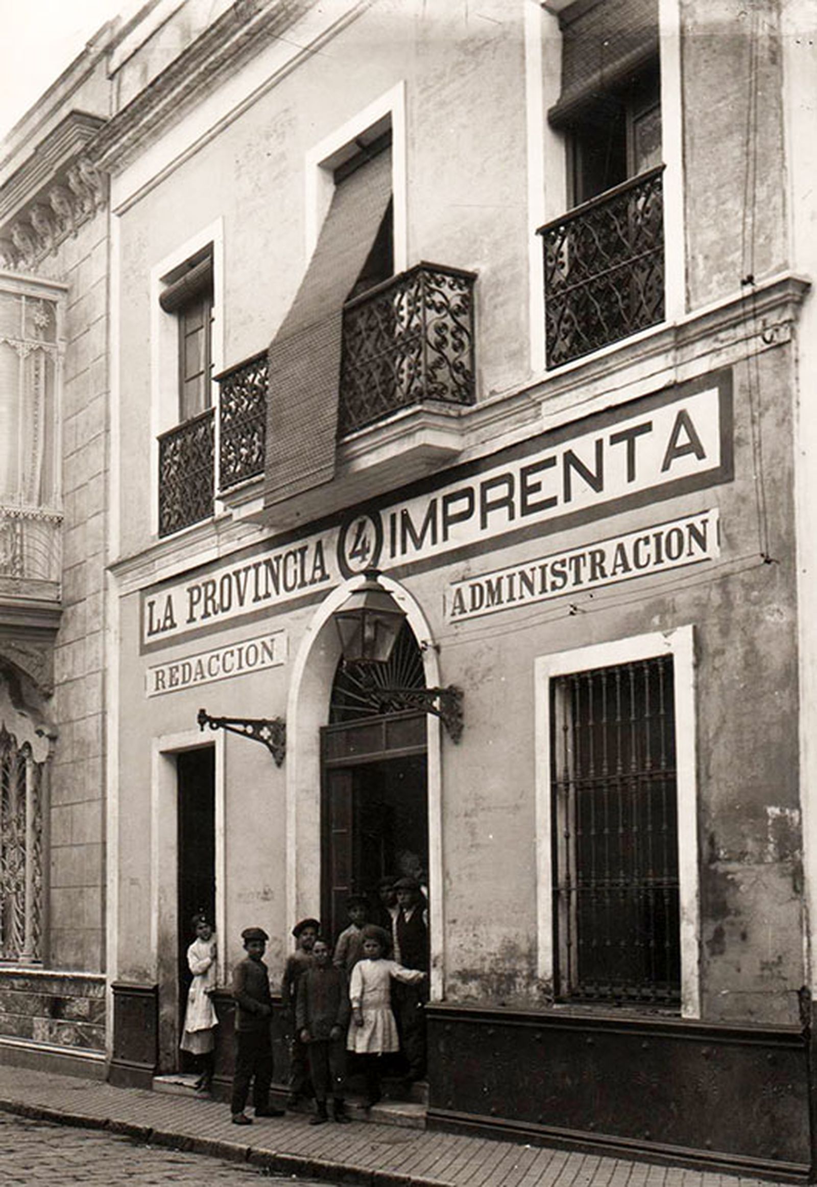 Redacción e imprenta de La Provincia (calle Castelar 4).