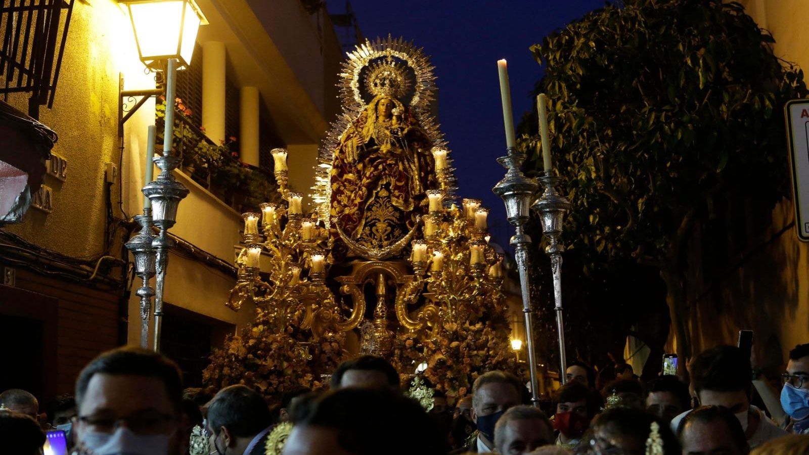 La procesión de Madre de Dios del Rosario, en imágenes