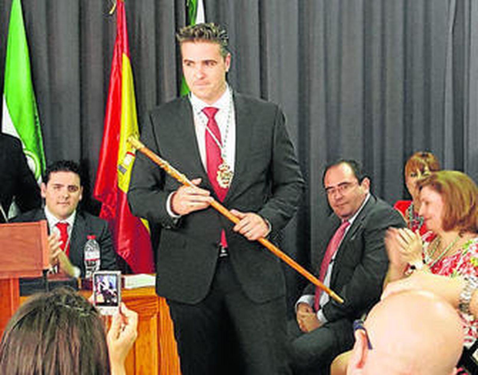 Manuel Jesús Flores tomó posesión de su cargo ayer.