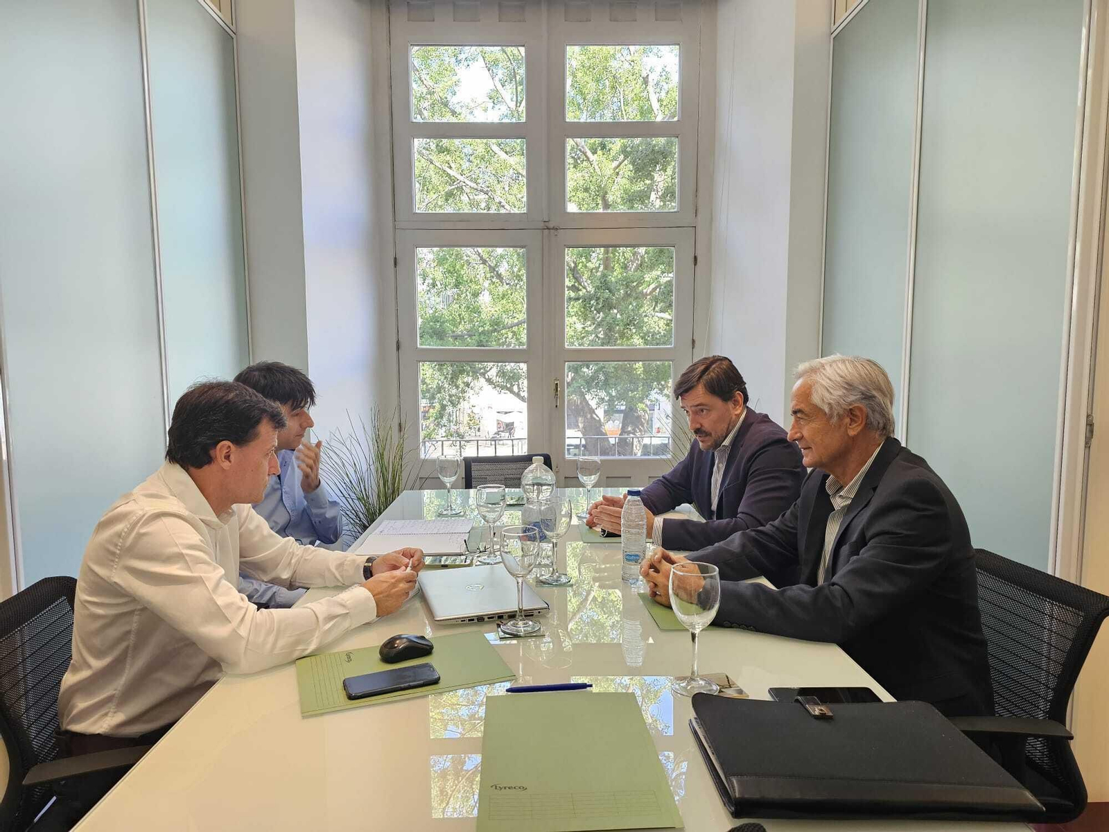 Reunión del concejal de Movilidad y Transportes, Pablo Pardini con el Consorcio de Transportes de Málaga y la empresa Avanza