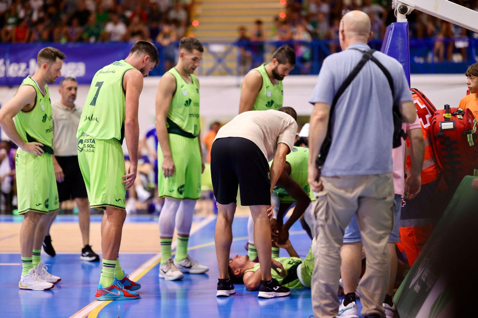 Máxima preocupación en el Unicaja por Dani Carrasco y su rodilla