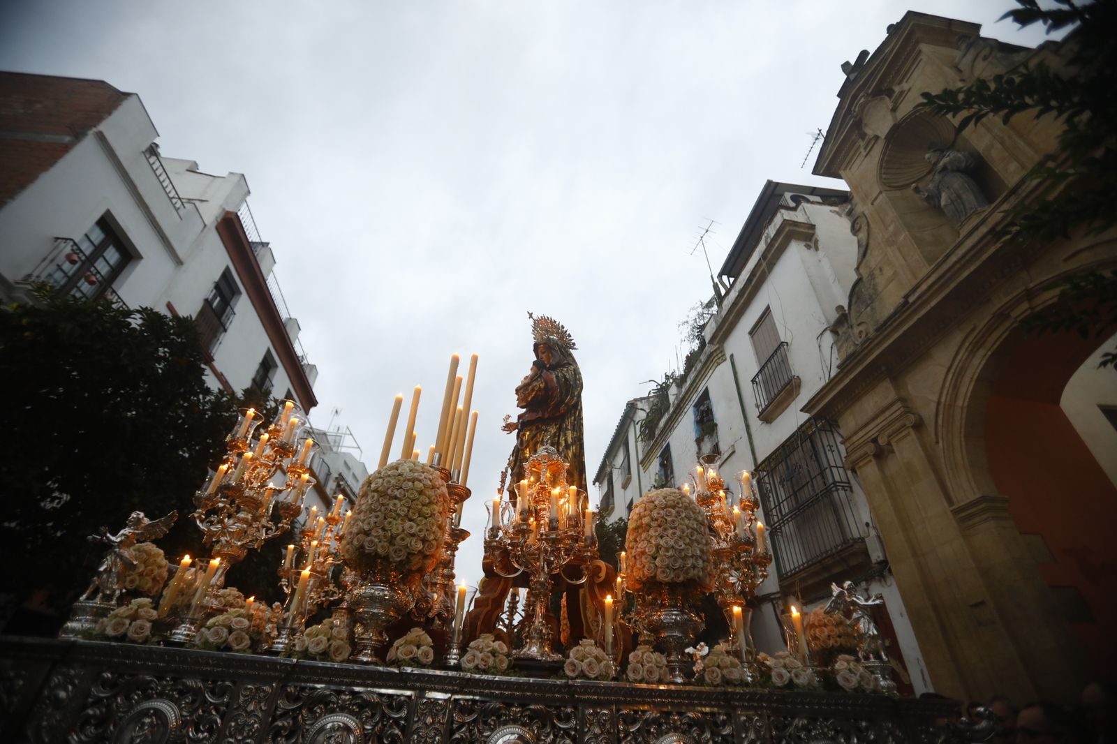La procesión de la Virgen del Amparo de Córdoba, en imágenes