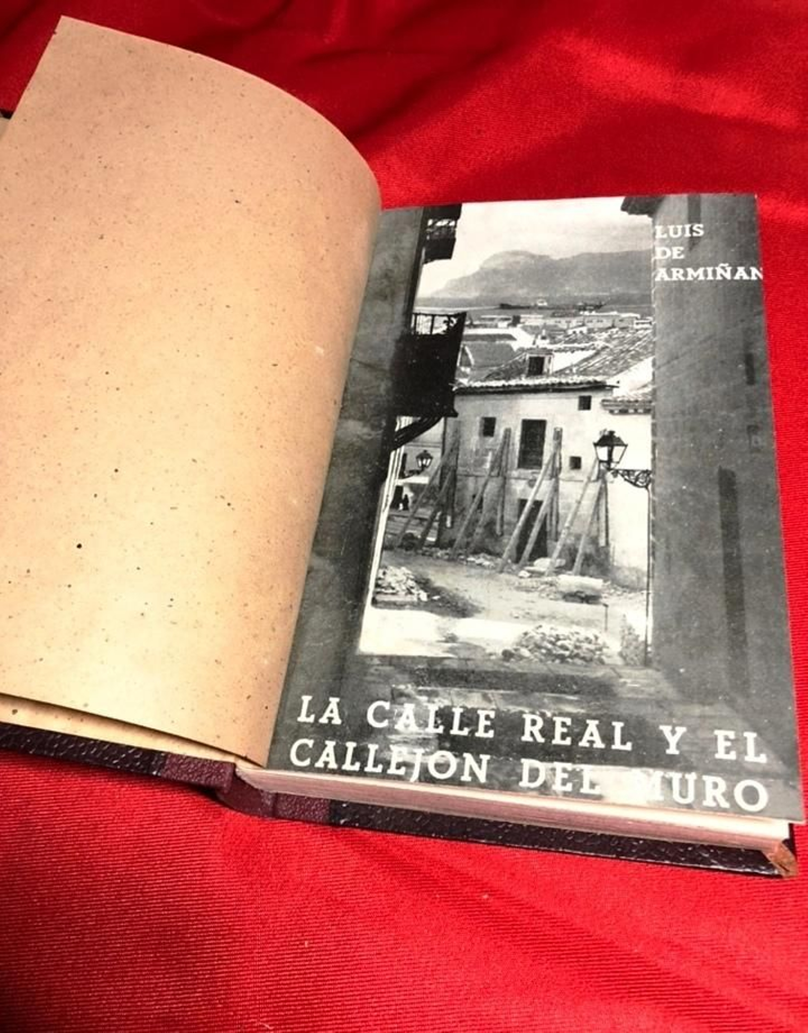 La calle Real y el callejón del Muro.