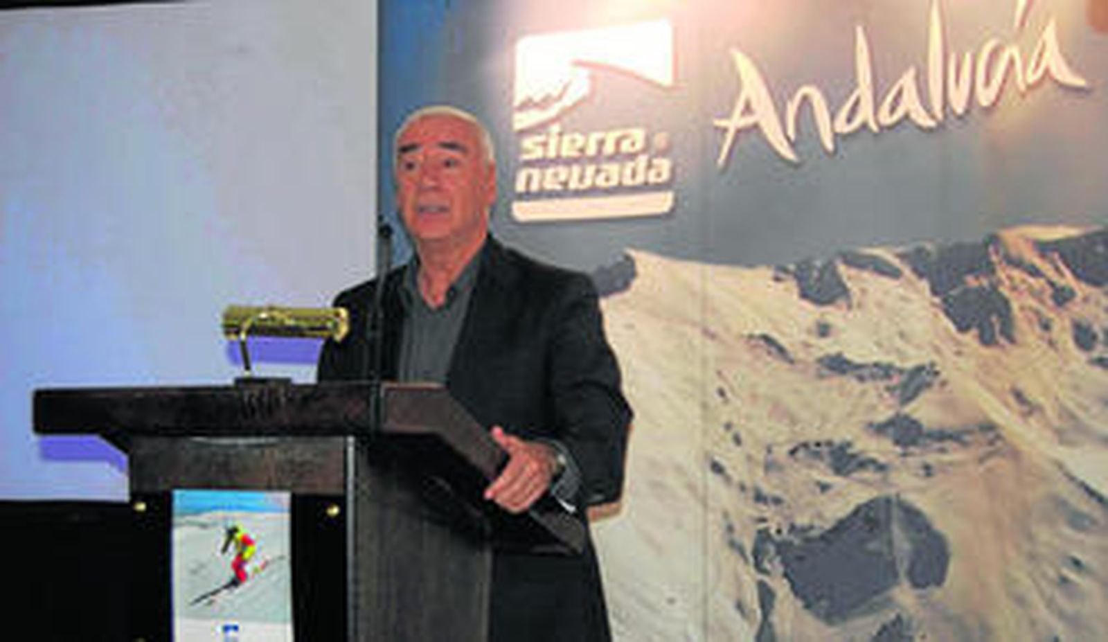 Luciano Alonso, ayer, durante la presentación de las novedades invernales en Lisboa.
