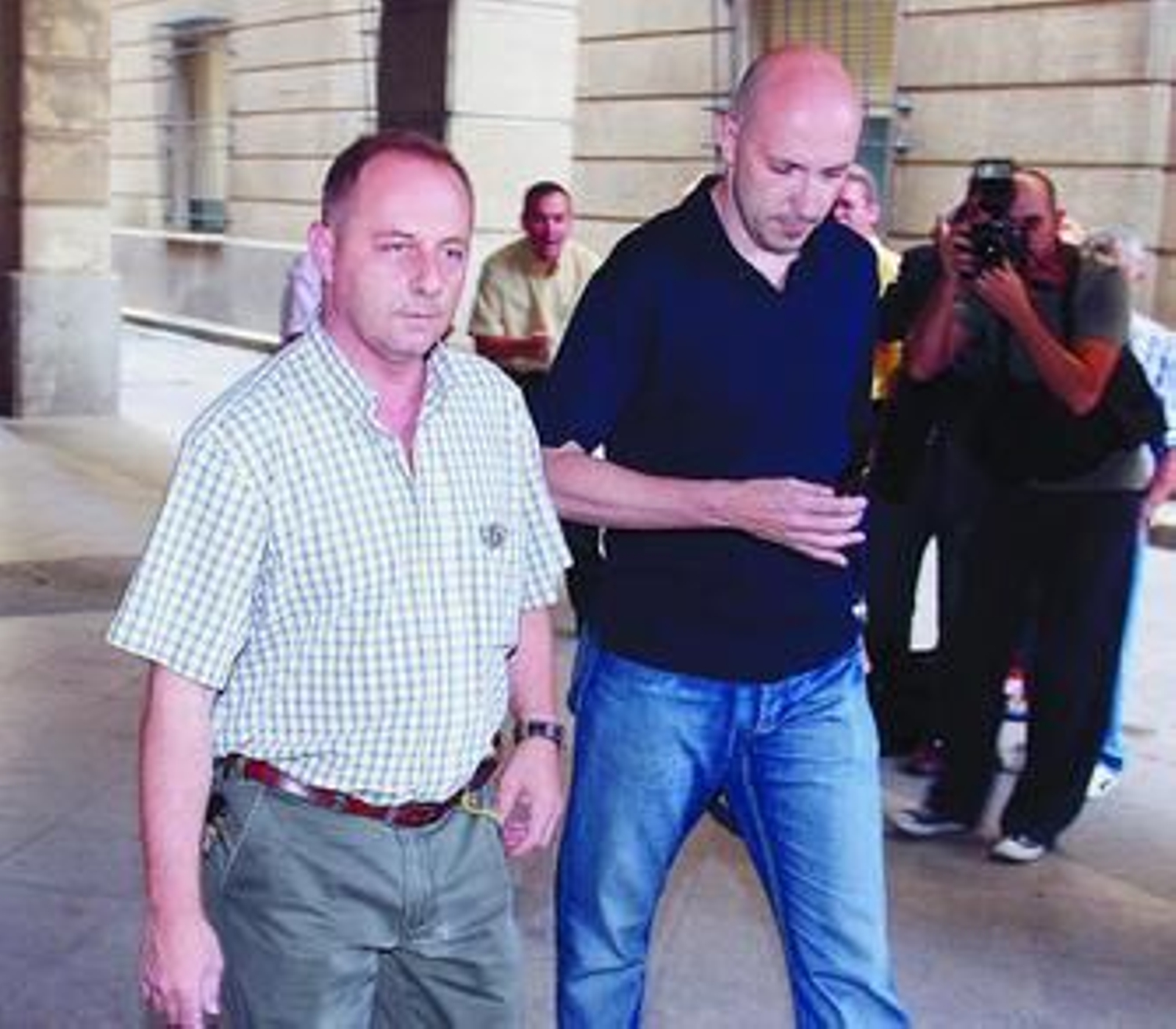 Antonio del Castillo y Javier Casanueva, ayer en los juzgados.