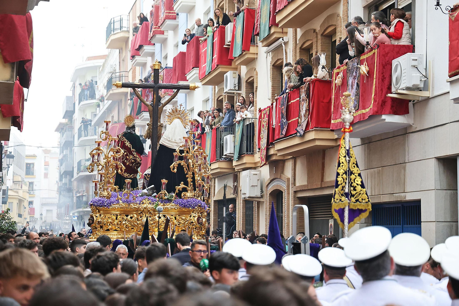 Miércoles Santo: La Hermandad de La Esperanza por las calles de Huelva