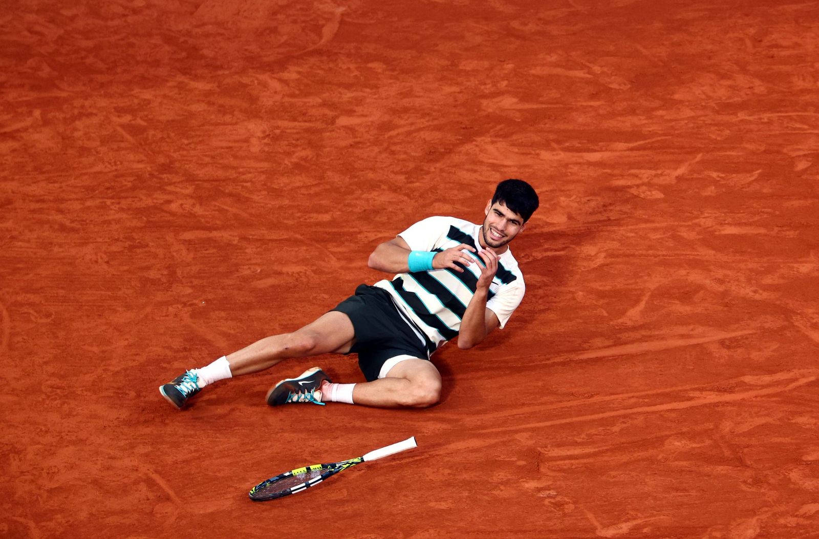 Carlos Alcaraz acaba de derrotar a Jannik Sinner en París.