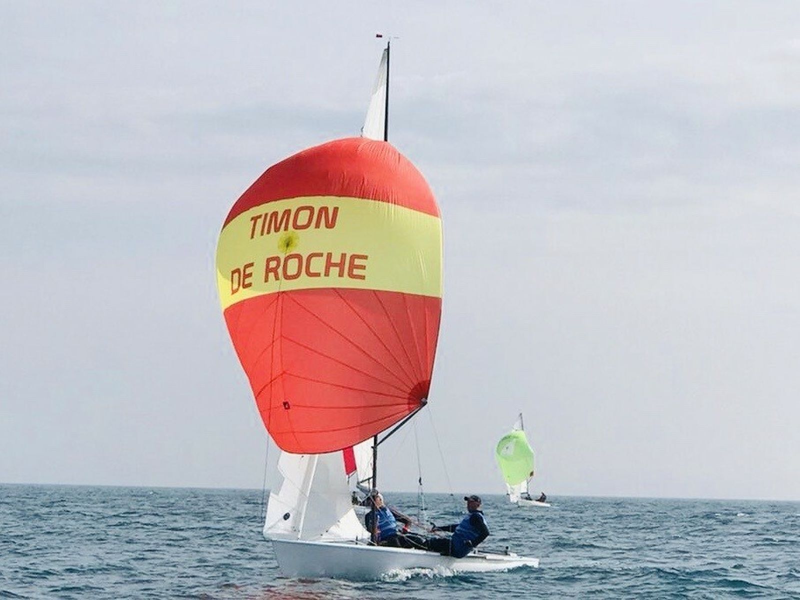 El 'Timón de Roche' navegando en plena competición.