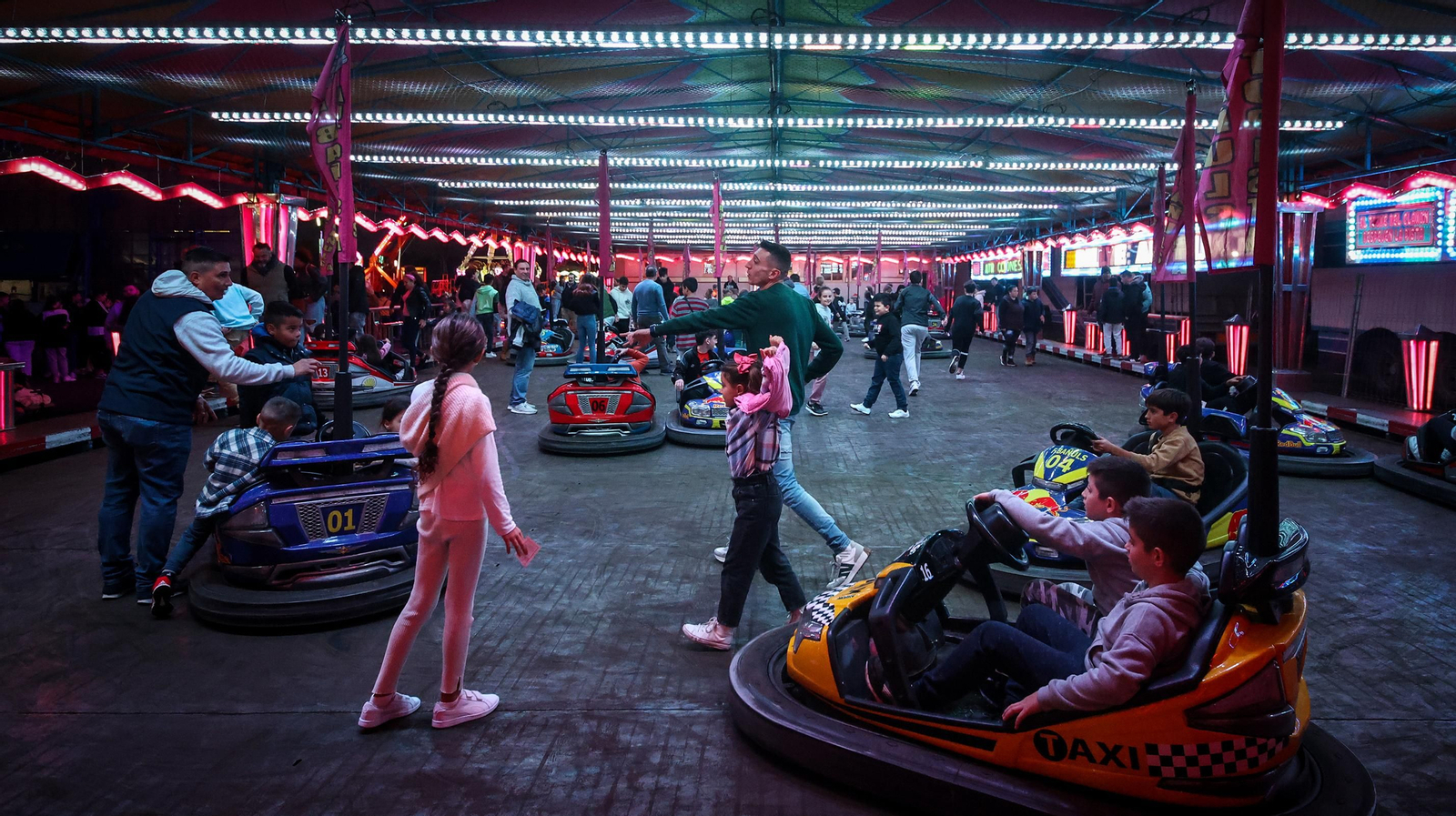 Lleno absoluto en el parque de atracciones de Jerez
