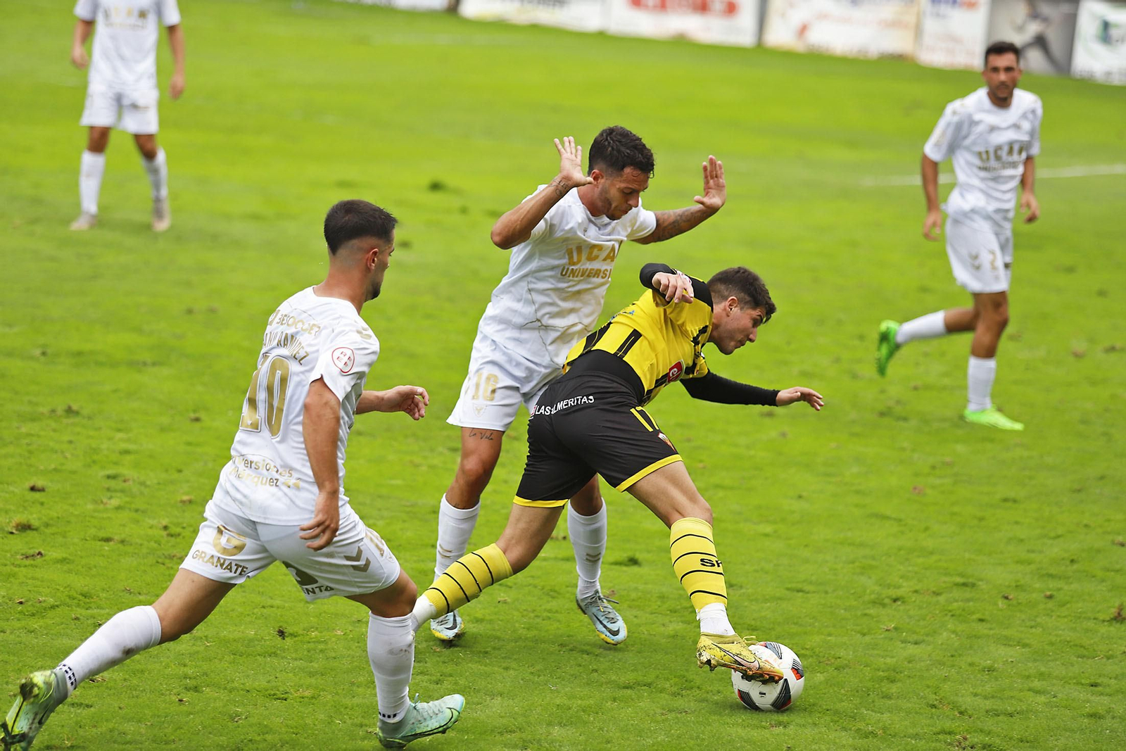 Imágenes del encuentro entre el San Roque de Lepe y UCAM Murcia