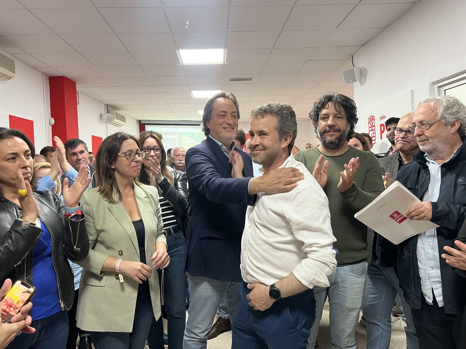Julio Millán en la sede socialista tras conocerse los resultados.