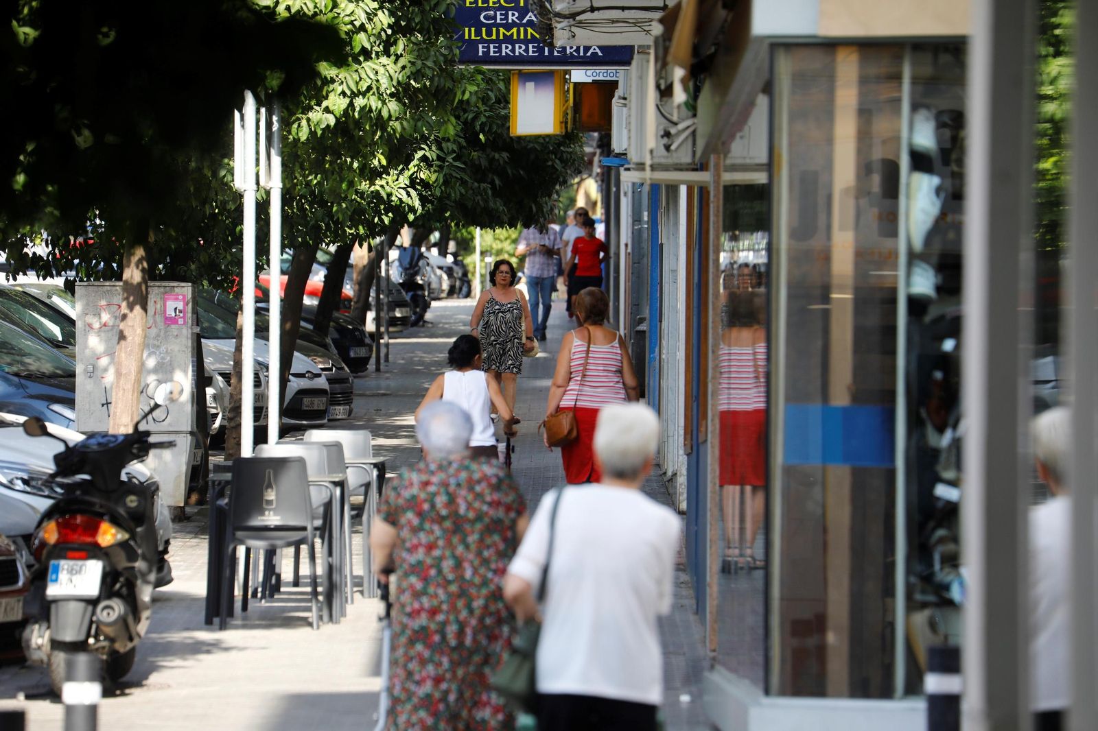 Un paseo por el barrio de Fátima una mañana de verano en Córdoba, en imágenes