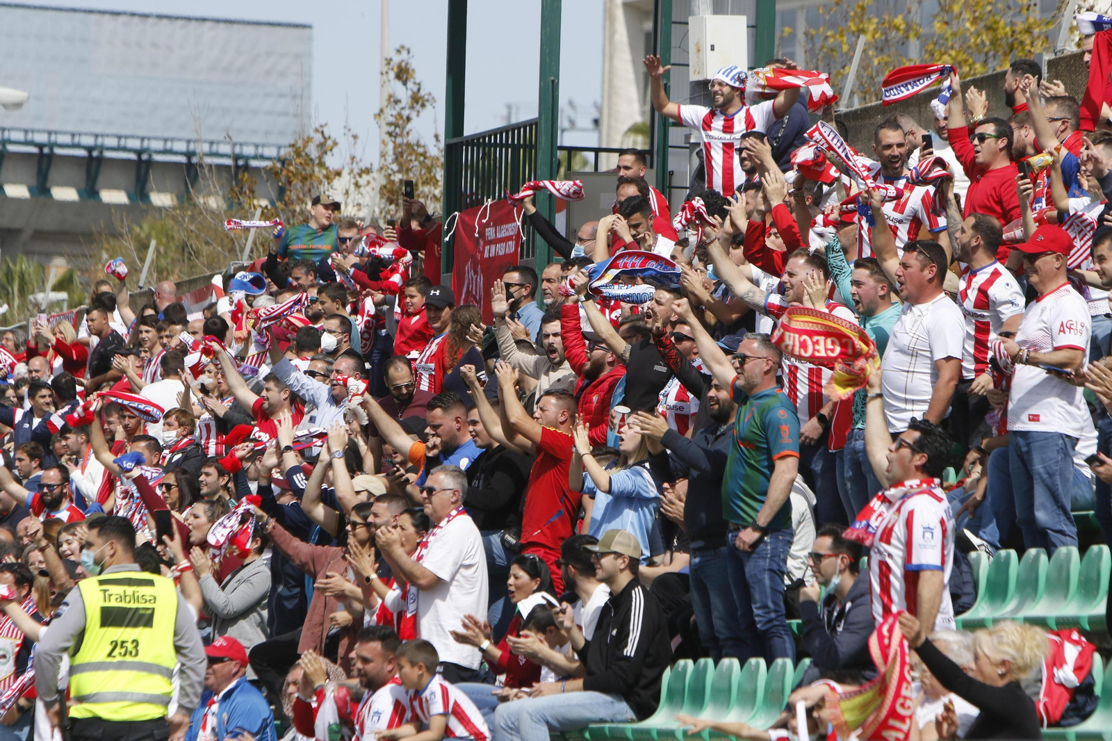 Ambiente de la afición del Algeciras CF en Sevilla