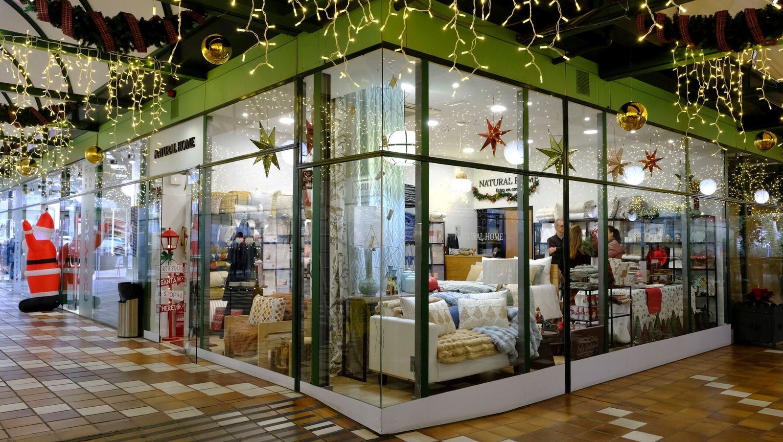 Textura y Natural Home, en la Galería Comercial de Oliveros, en Almería