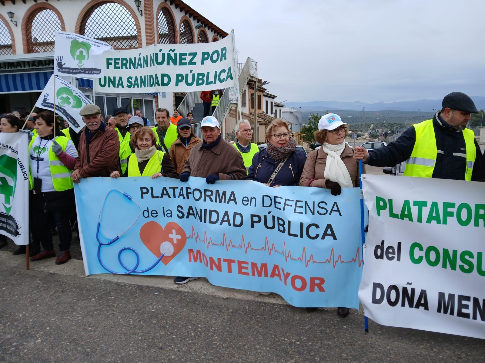 Las imágenes del corte de la N-432 en Espejo por la sanidad pública Las imágenes del corte de la N-432 en Espejo por la sanidad pública