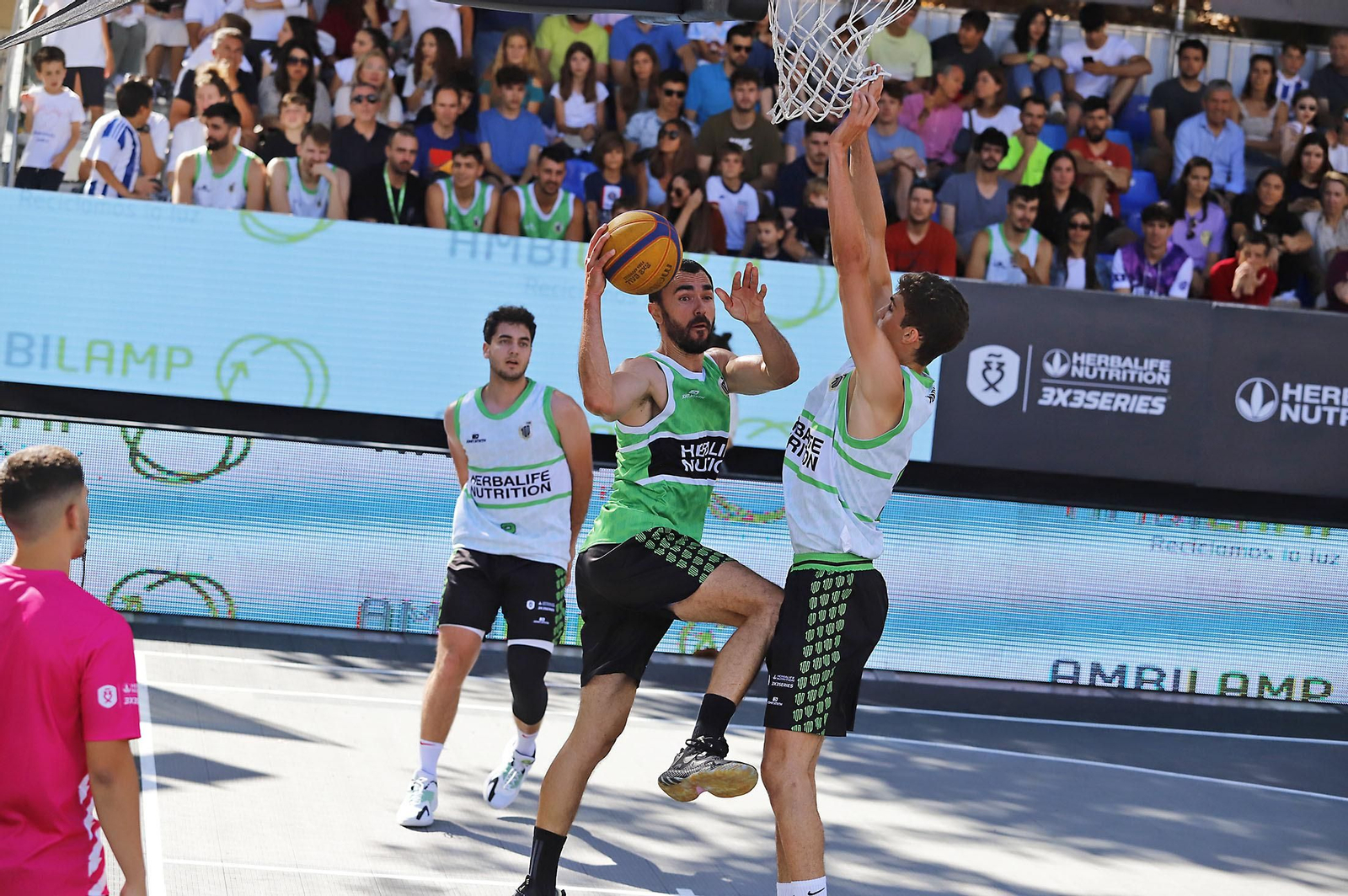 Imágenes del circuito Herbalife 3x3 de baloncesto en la Plaza de Las Monjas de Huelva