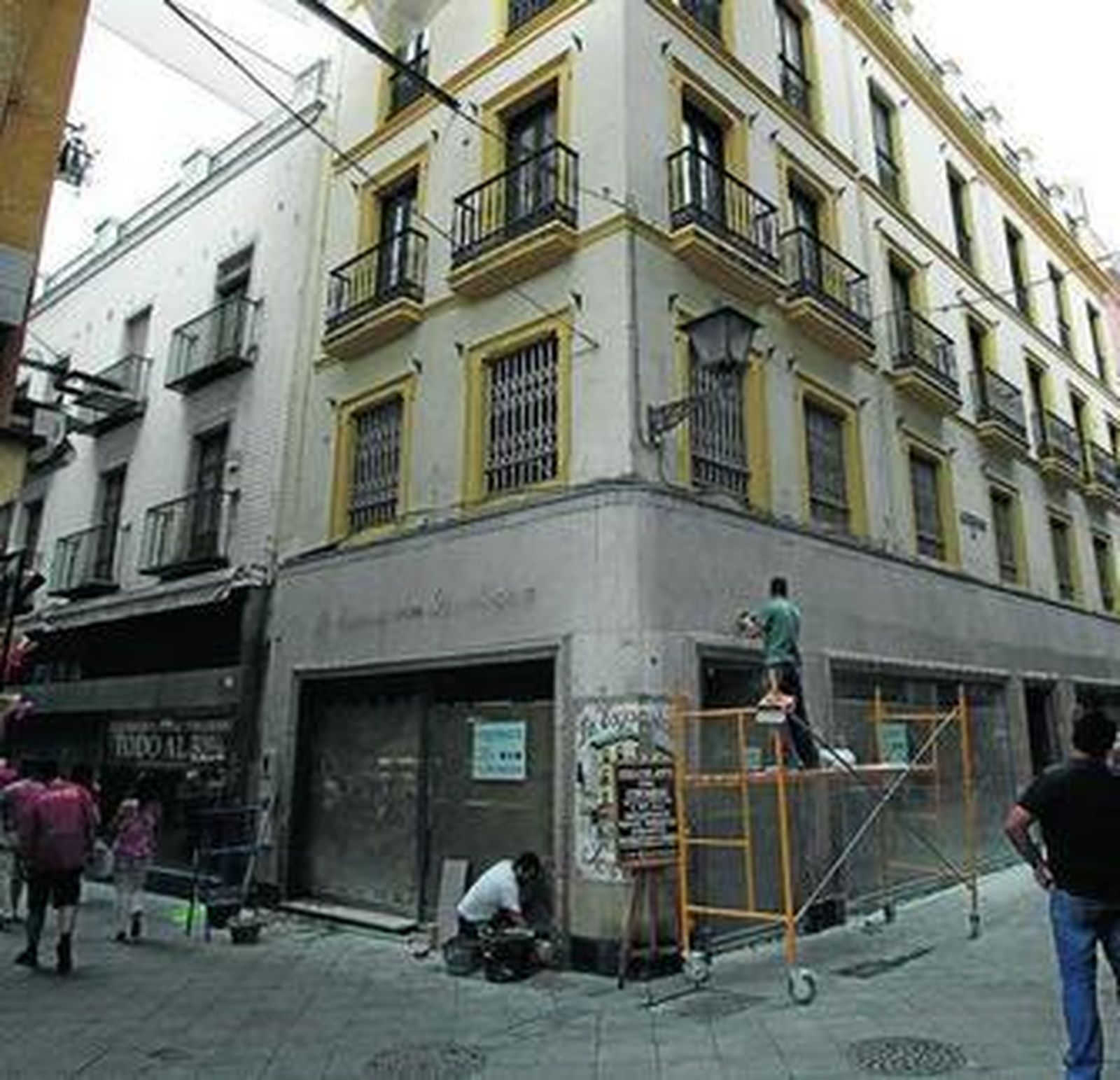 El local donde se encontraba La Exposición Sevillana será ahora ocupado por una tienda de carcasas de móviles.