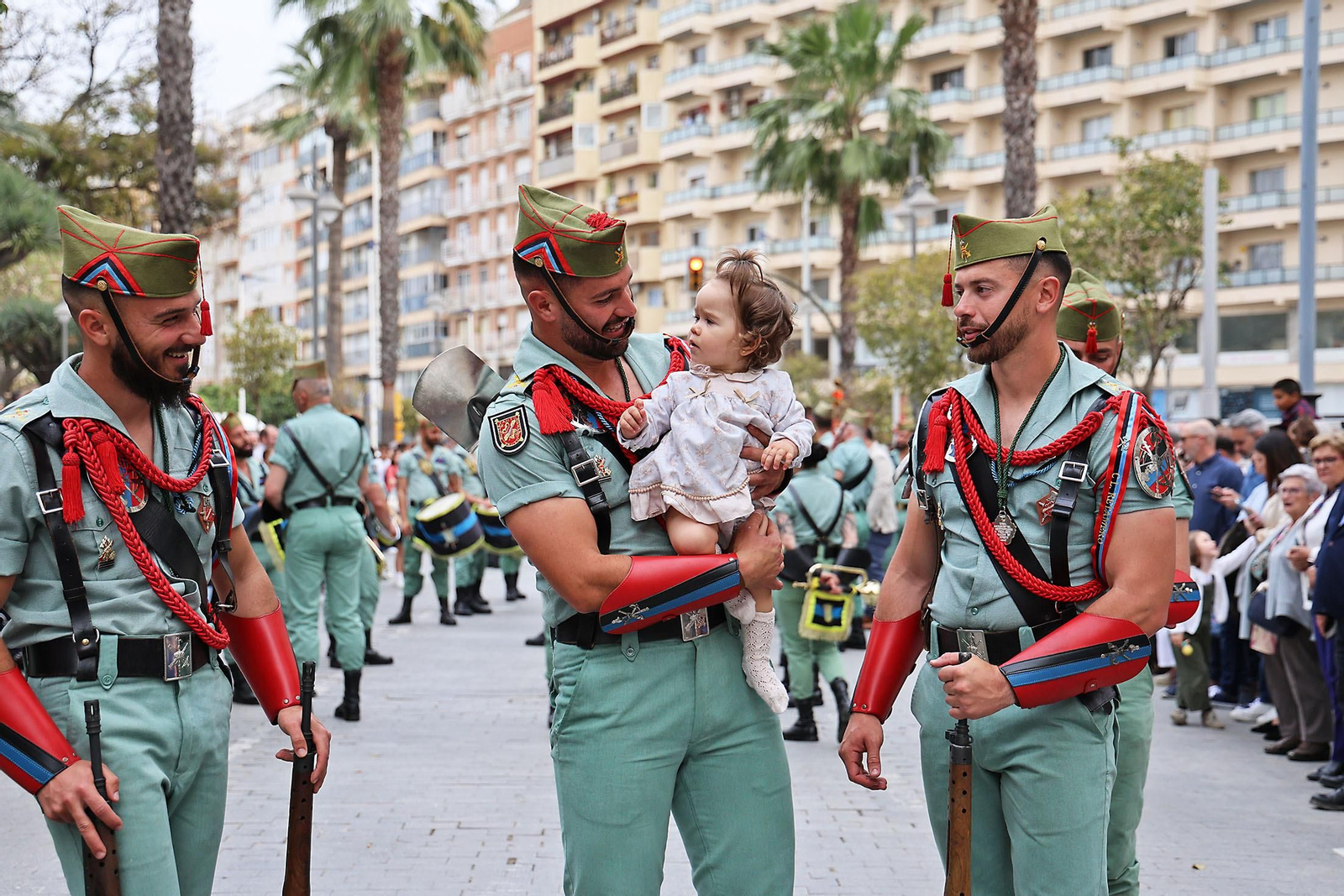 Las mejores imágenes del Sábado de Pasión en Huelva: La Legión con el Cristo de la Vera+Cruz