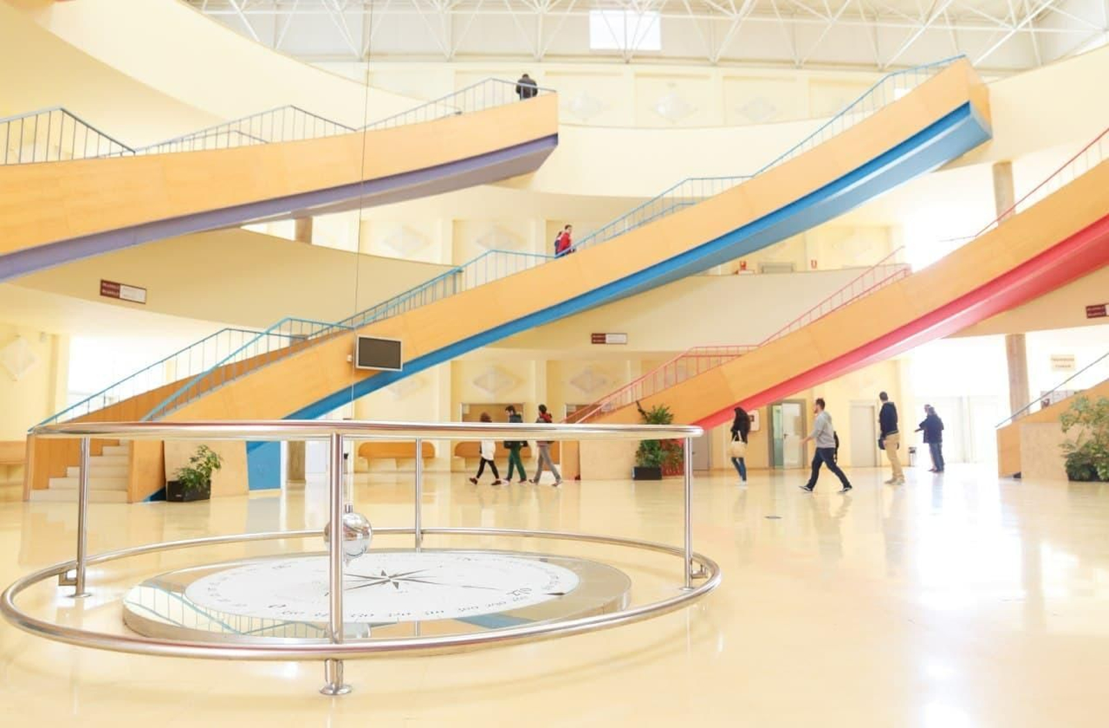 Interior de uno de los edificios de la Universidad de Huelva.