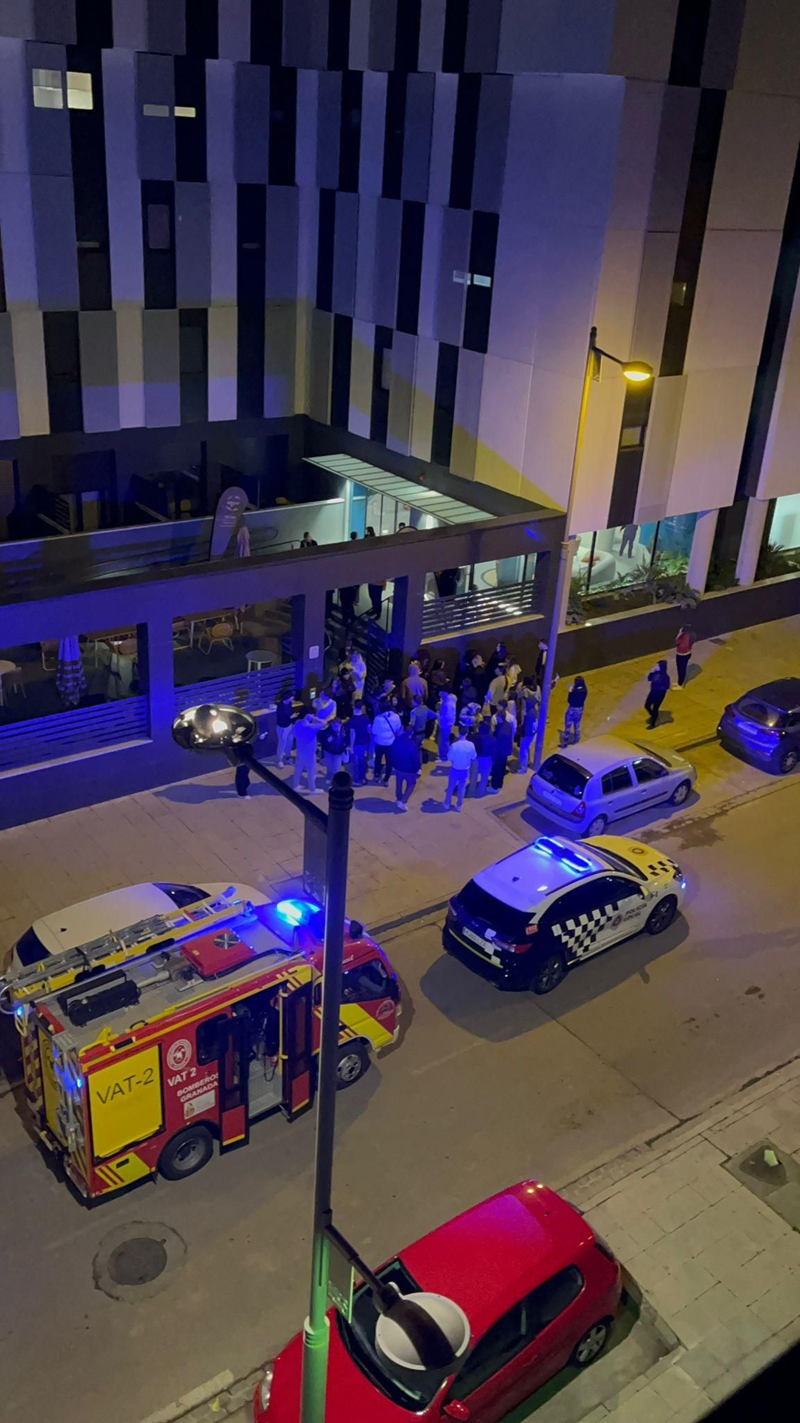 Una fuga de agua en una residencia de estudiantes granadina moviliza a bomberos y policía