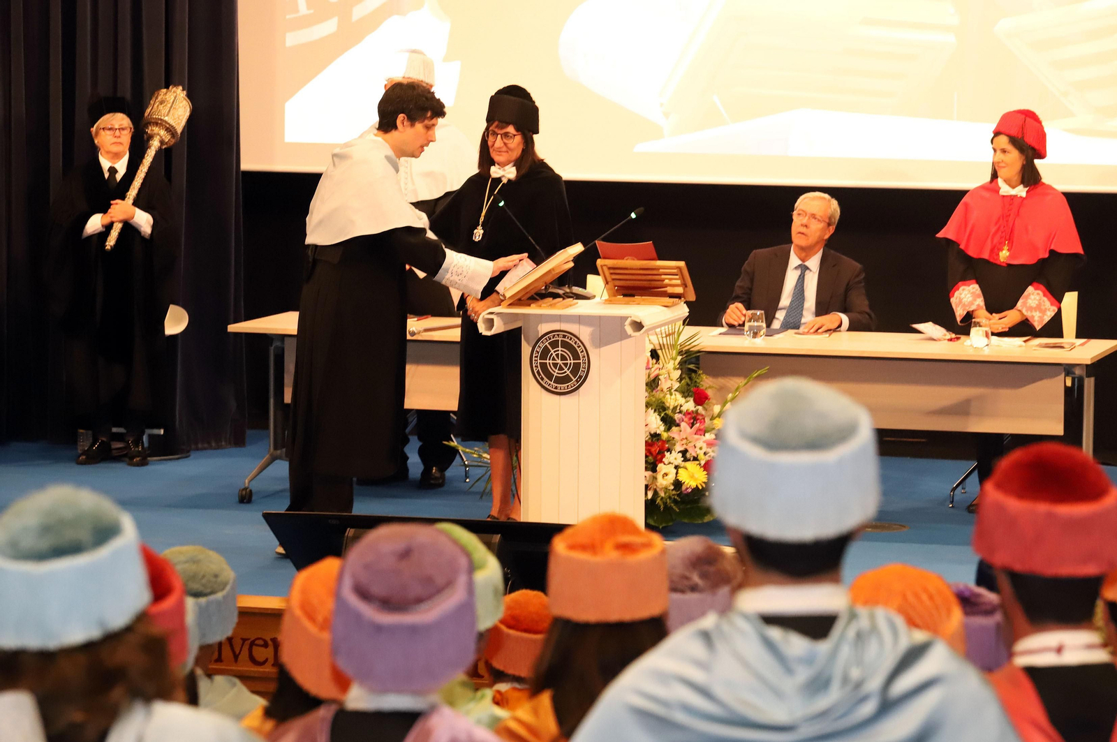 Imágenes de la apertura del Curso Universitario