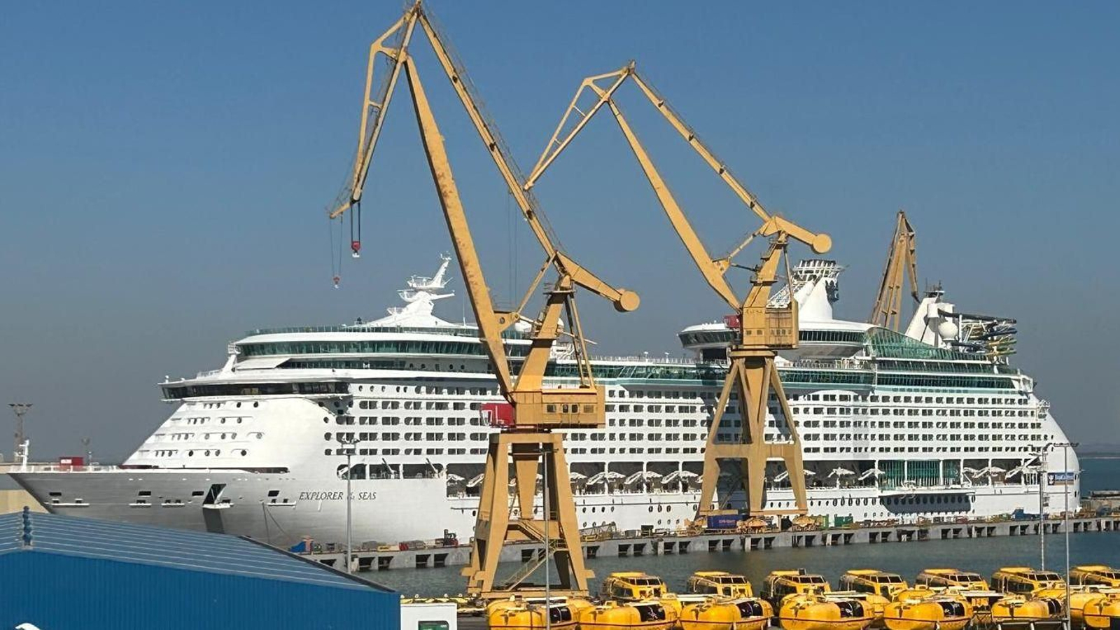 El Explorer entró en el dique 4 de Navantia-Cádiz a principios de esta semana, retomando así sus relaciones con el puerto de Cádiz y con su astillero de reparaciones