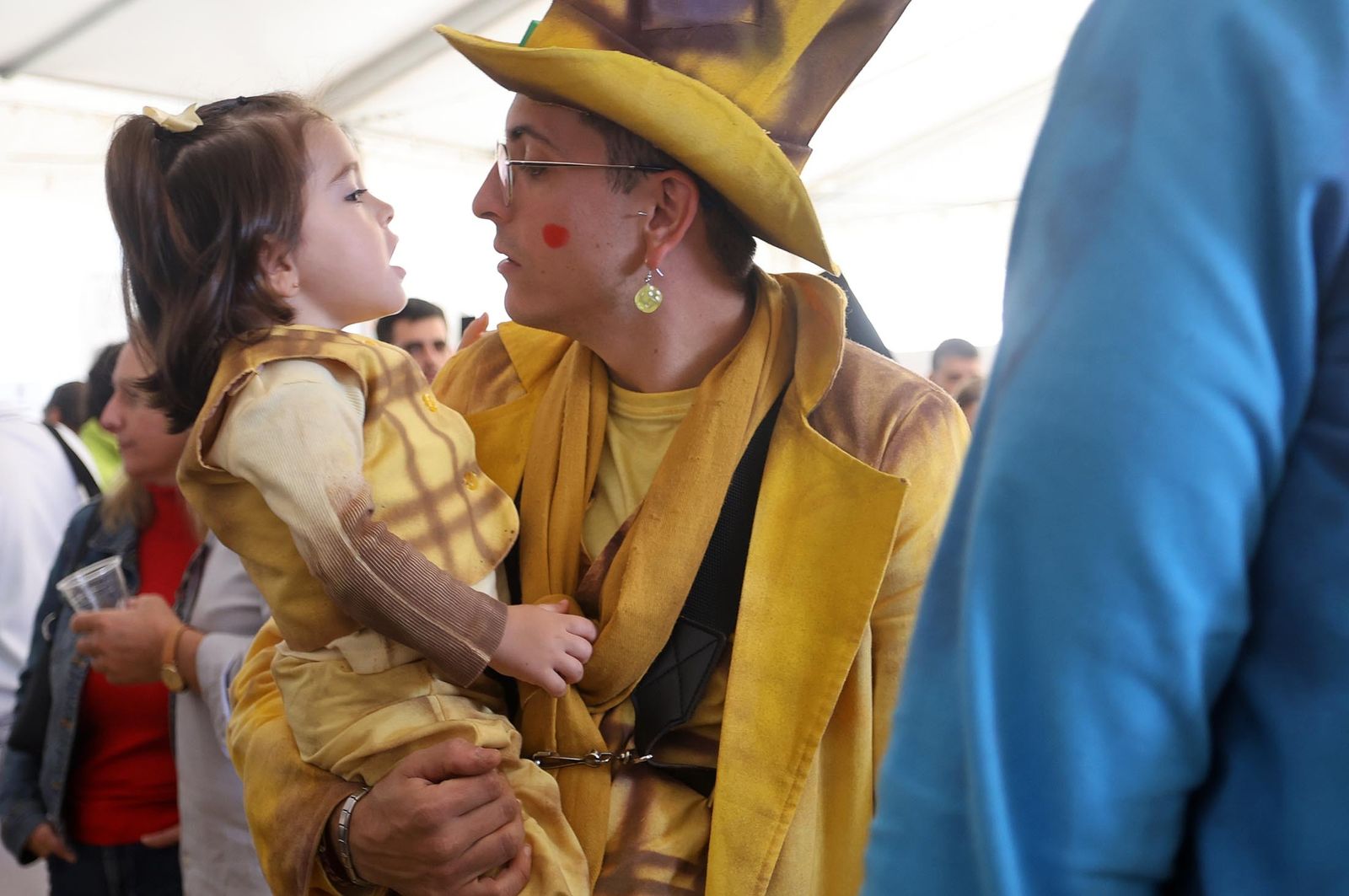 Imágenes del ambiente en la mañana del sábado en Huelva