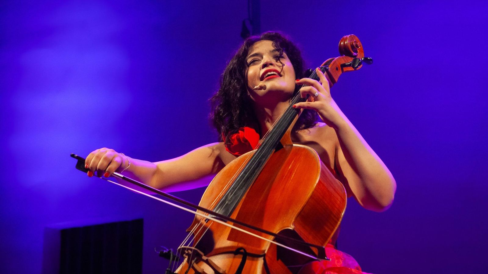 Ana Carla Maza en concierto.