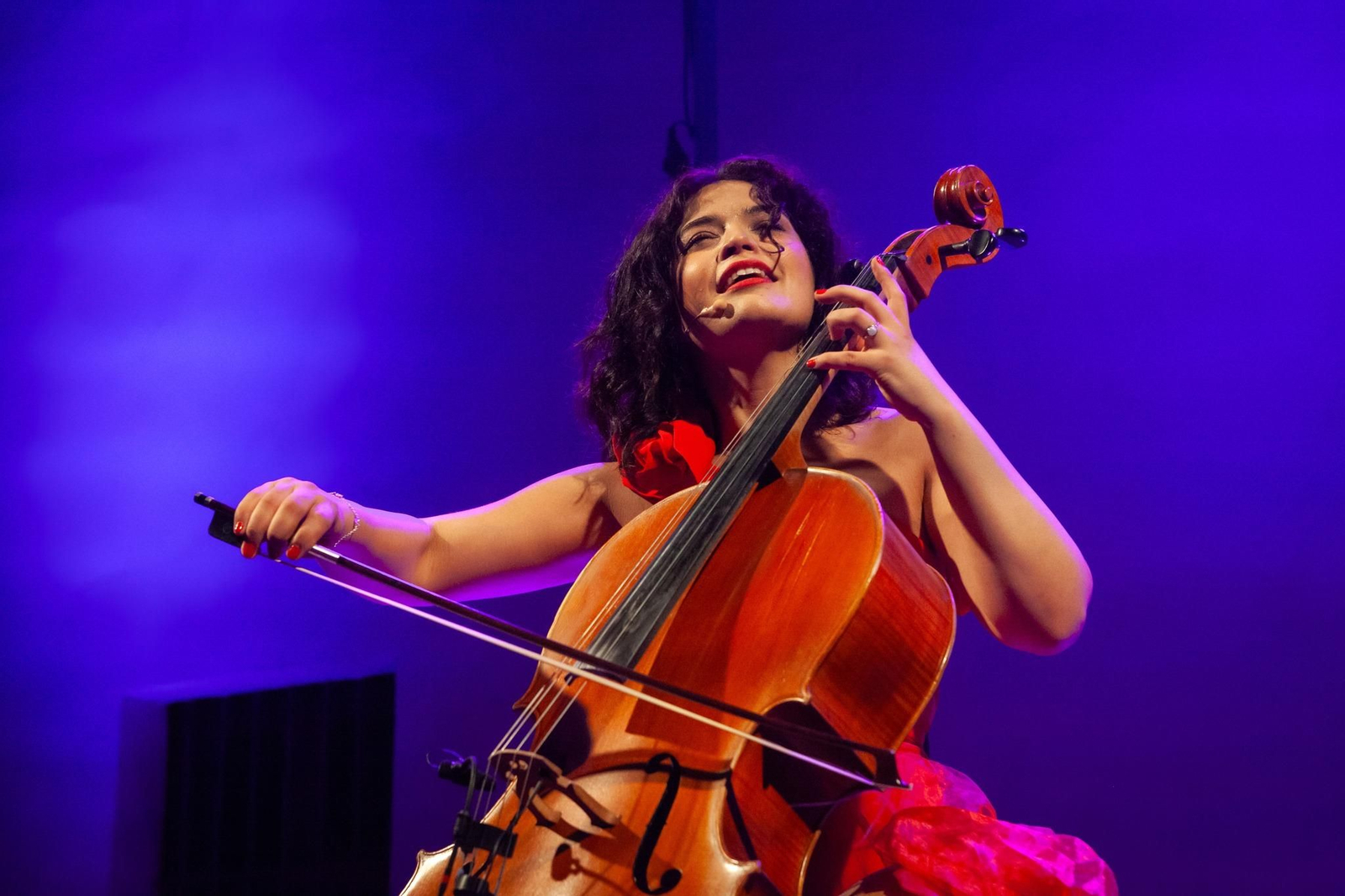 Ana Carla Maza en concierto.