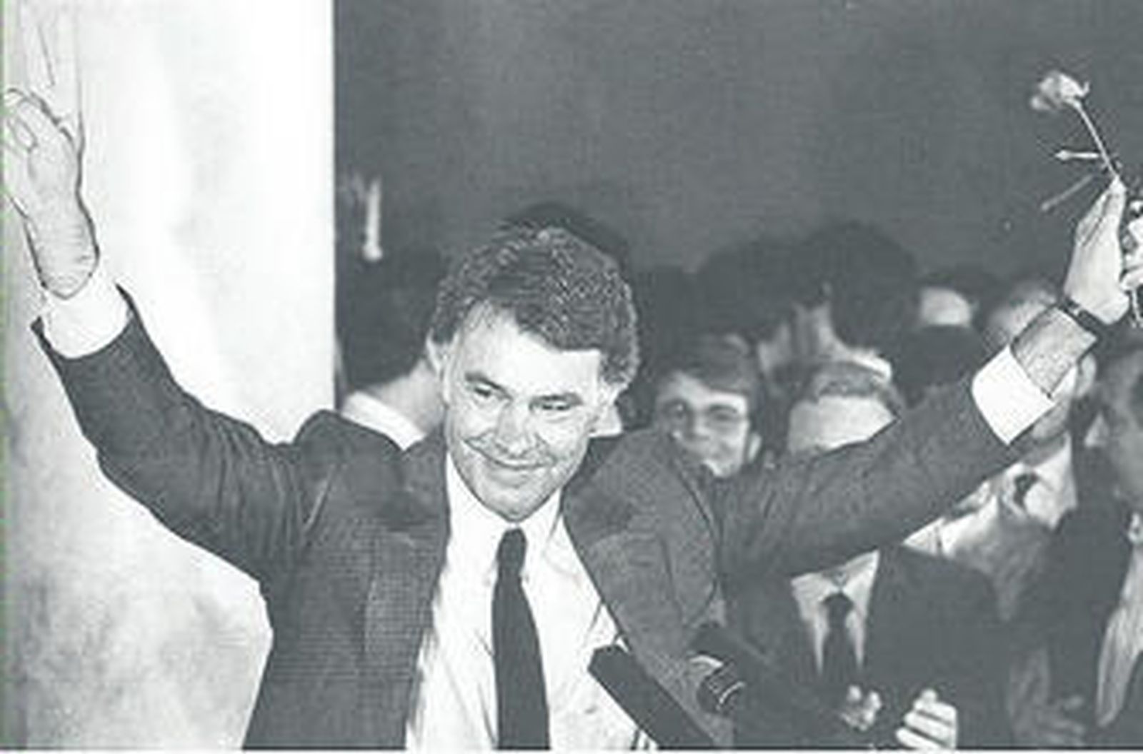 Felipe González, investido presidente del Gobierno