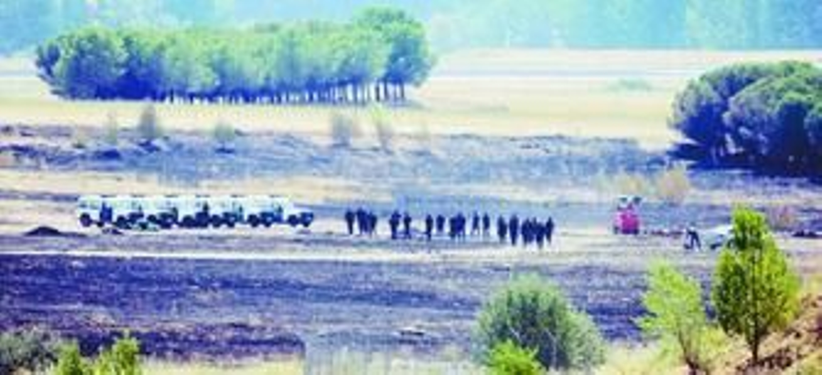 Varias patrullas de la Guardia Civil peinaban ayer el lugar donde ocurrió el accidente.