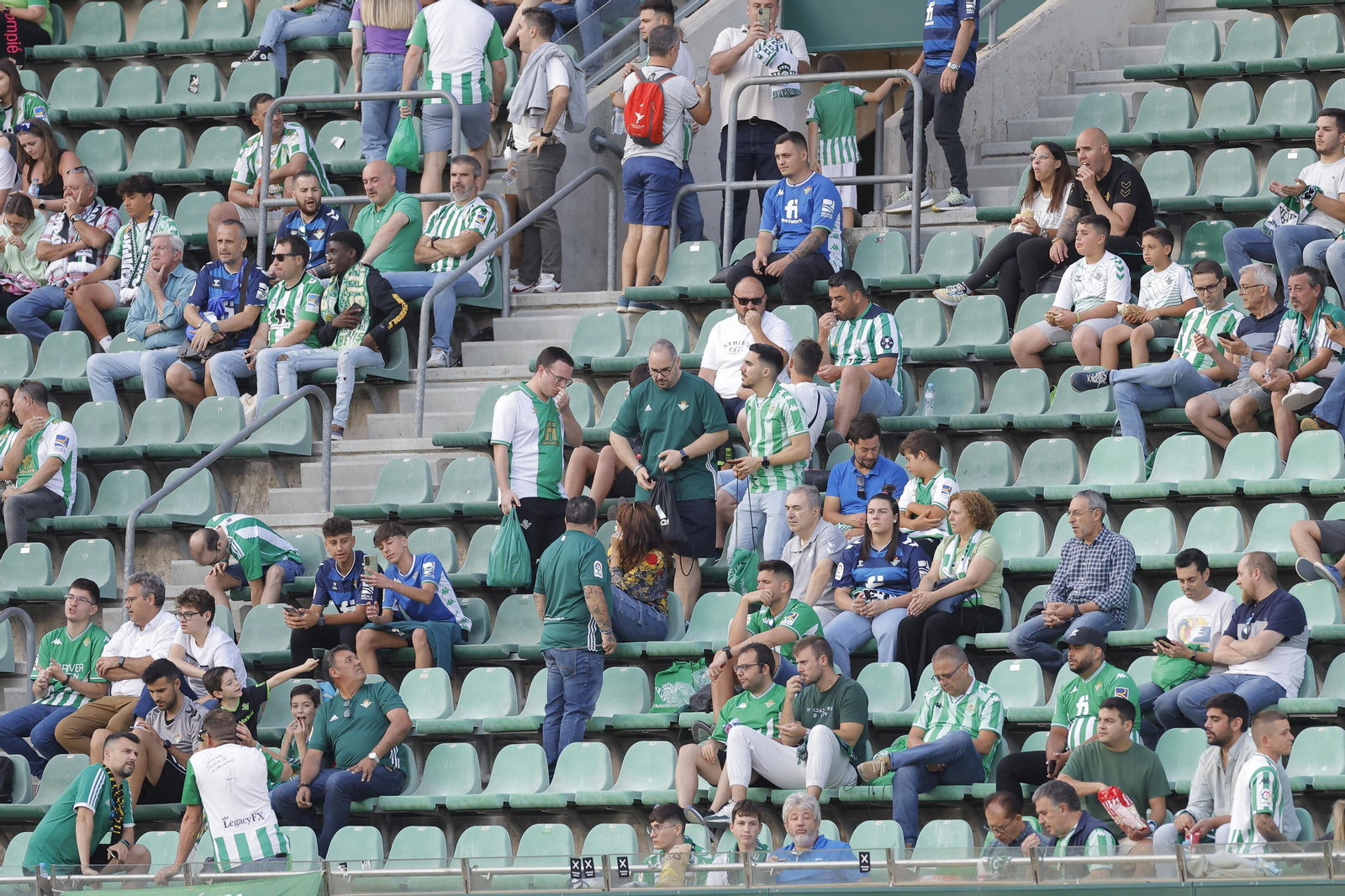 Búscate en las fotos del Betis-Rayo
