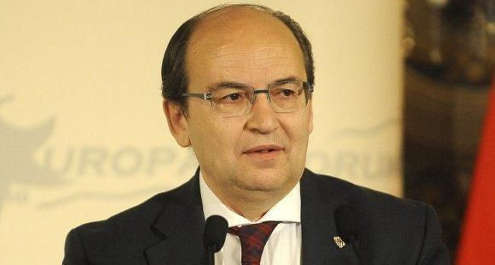 Castro: "Intentaremos renovar a Banega, pero si se va vendrá otro"