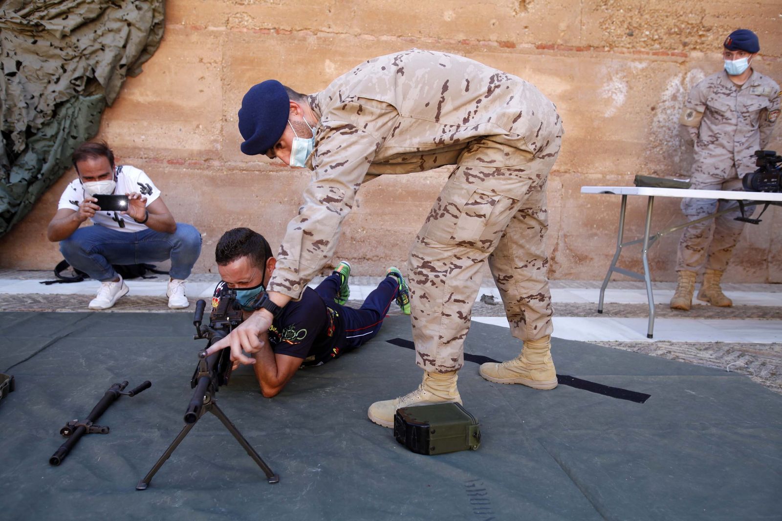 La Guardia Real se despliega por lugares emblemáticos de la provincia de Huelva.